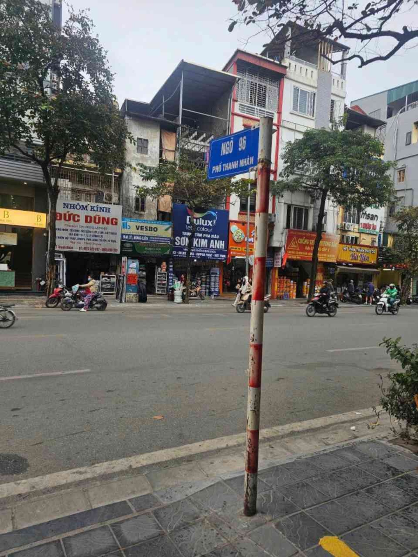 Nhà 3 tầng nhỏ gọn gần mặt phố Thanh Nhàn, vị trí trung tâm thuận tiện