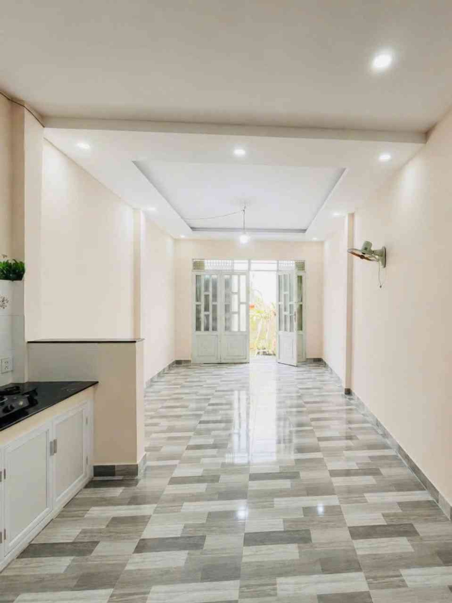 Nhà 2 tầng đẹp, khu Bình Tân, sổ vuông, tiện đầu tư