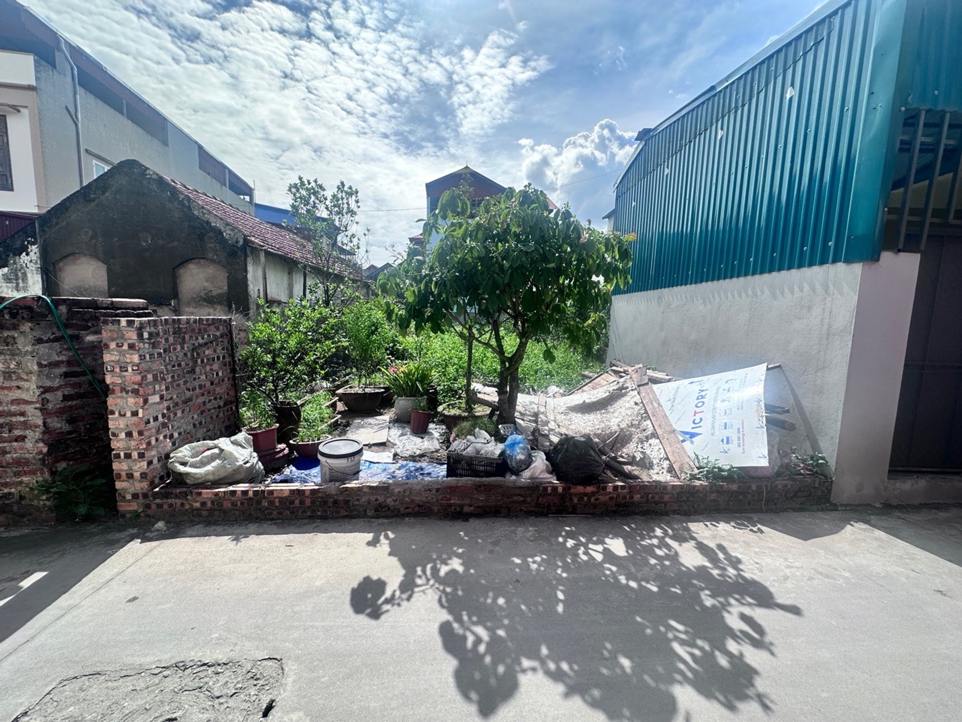 97M² GẦN VÒNG XUYẾN VĂN GIANG – 3 BƯỚC RA HỒ ĐIỀU HÒA! 🔥
💥 MT 5M – NGÕ Ô TÔ THÔNG – LOANH QUANH 6