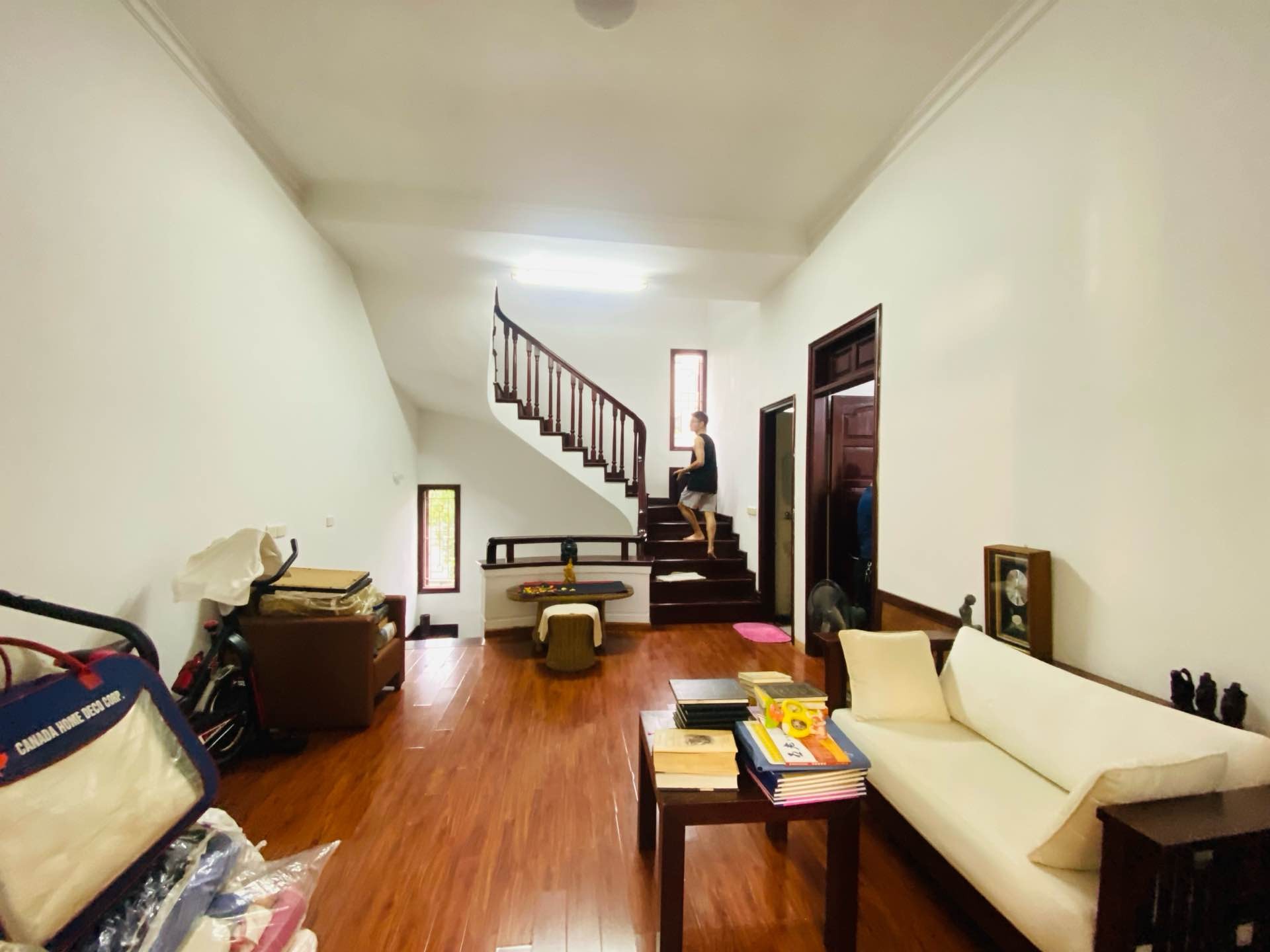Bán nhà riêng 4.5 tầng ngõ ô tô Lạc Long Quân, mặt tiền rộng, gần Hồ Tây