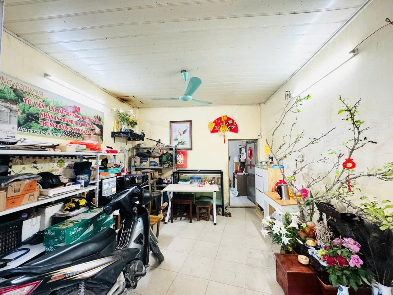 Cơ hội hiếm có tại Dương Văn Bé, nhà 2 tầng, mặt tiền rộng, ô tô tránh thoải mái