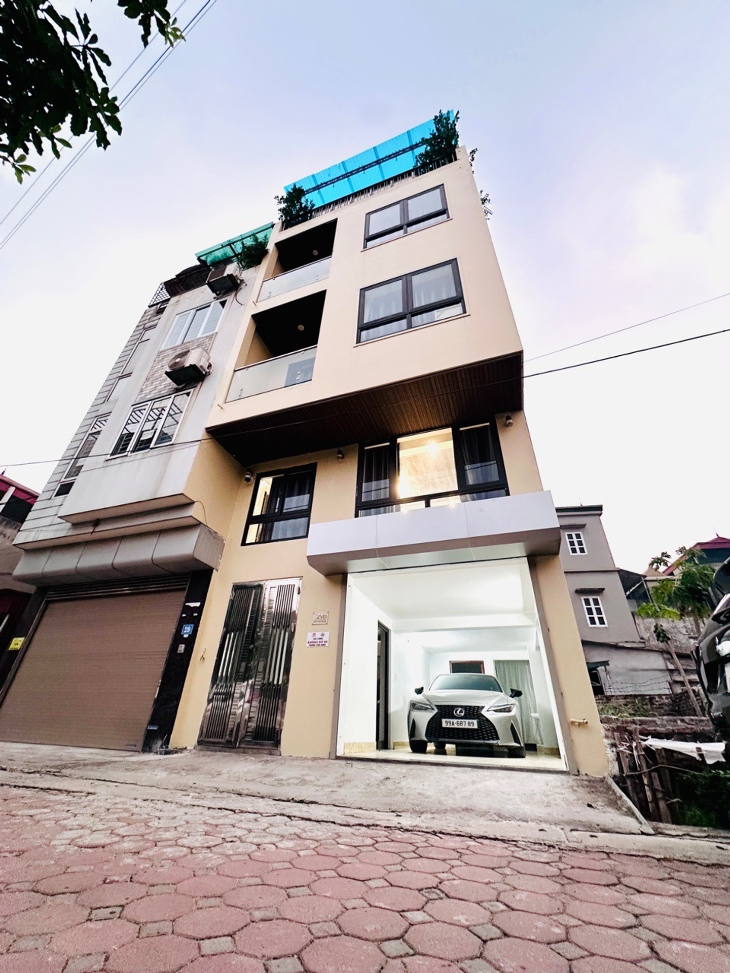 Bán nhà riêng 5 tầng tại phường Phúc Lợi, ô tô tránh, full nội thất view hồ sen phong thuỷ đẹp