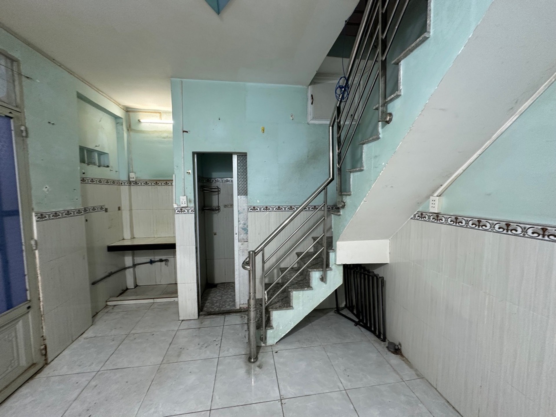 Nhà 2 tầng nhỏ gọn gần Lotter Mart, giá 1.98 tỷ
