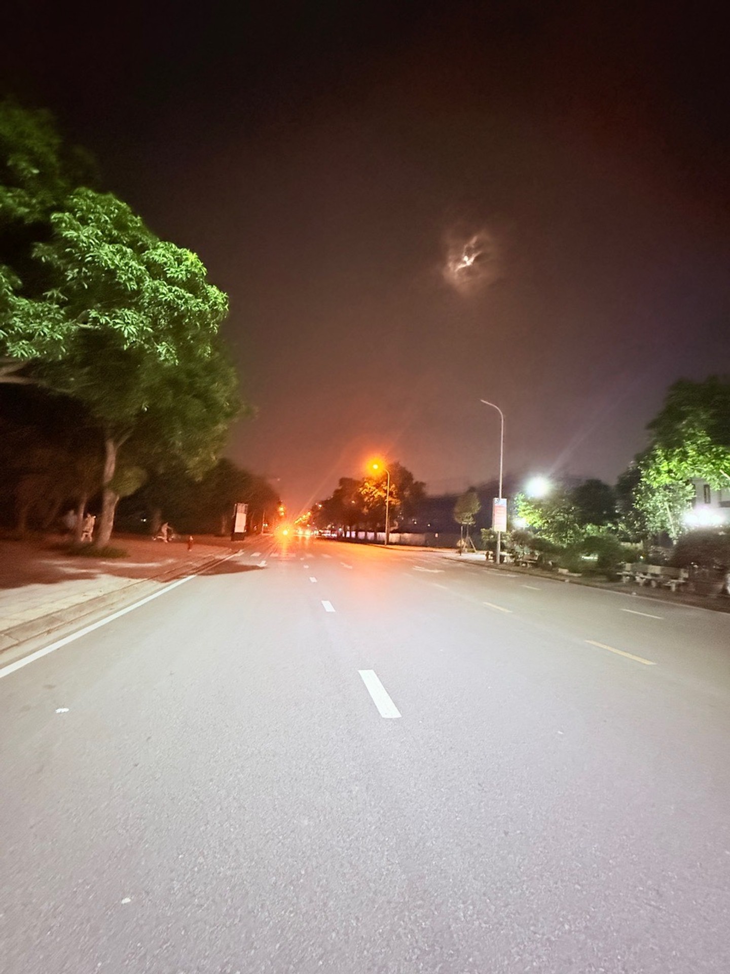 Biệt thự liền kề mặt phố hiếm có, view vườn hoa xanh mát