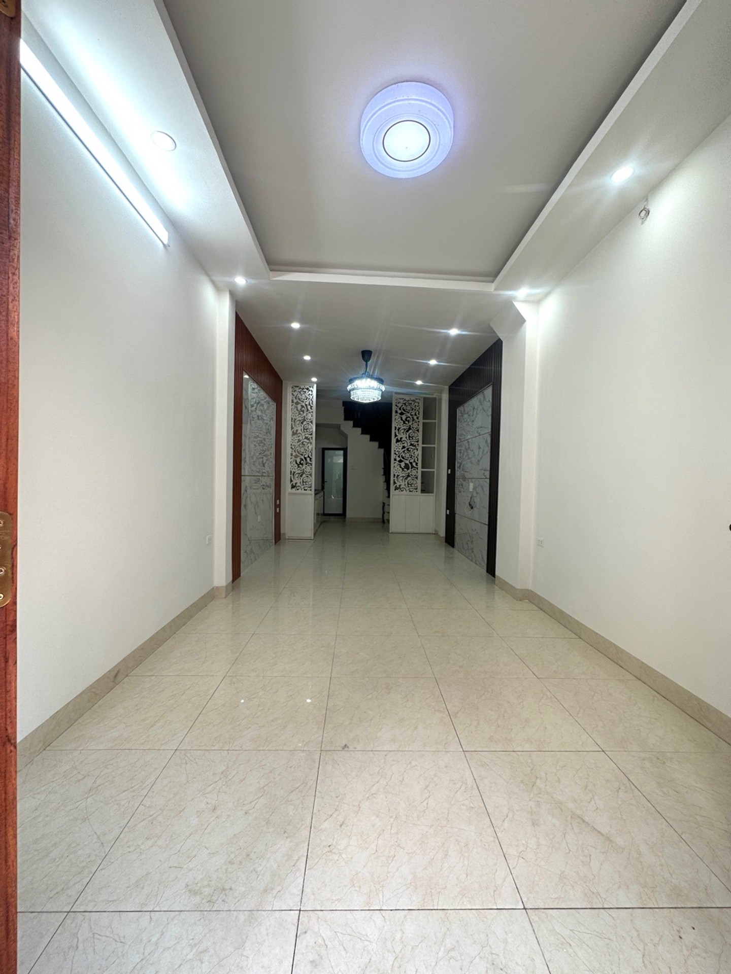 Đông Thiên nhà riêng 5 tầng cực đẹp, ô tô qua, giá hấp dẫn cần bán gấp 10, 5tỷ