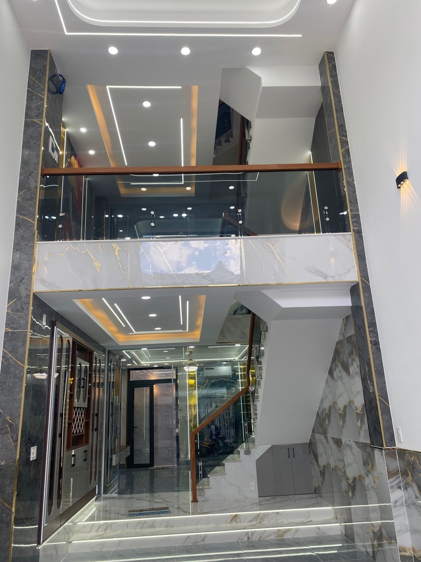 Nhà riêng 5 tầng rộng 60m² tại Quận 12, giá ưu đãi còn 5,85 tỷ đồng