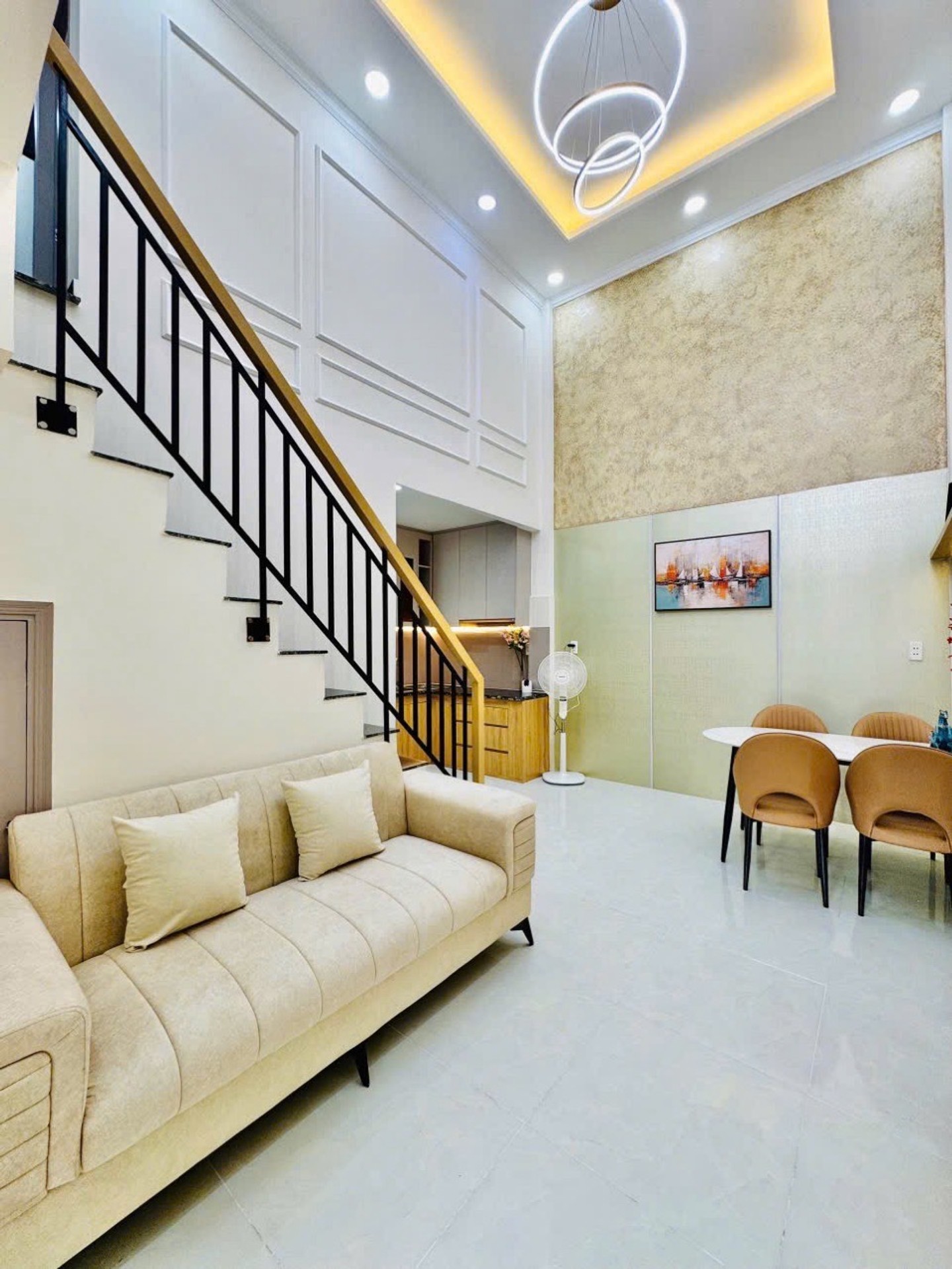 Đáng xem • Nhà đẹp tại Bình Thạnh, sẵn nội thất cao cấp , giá hạt dẻ