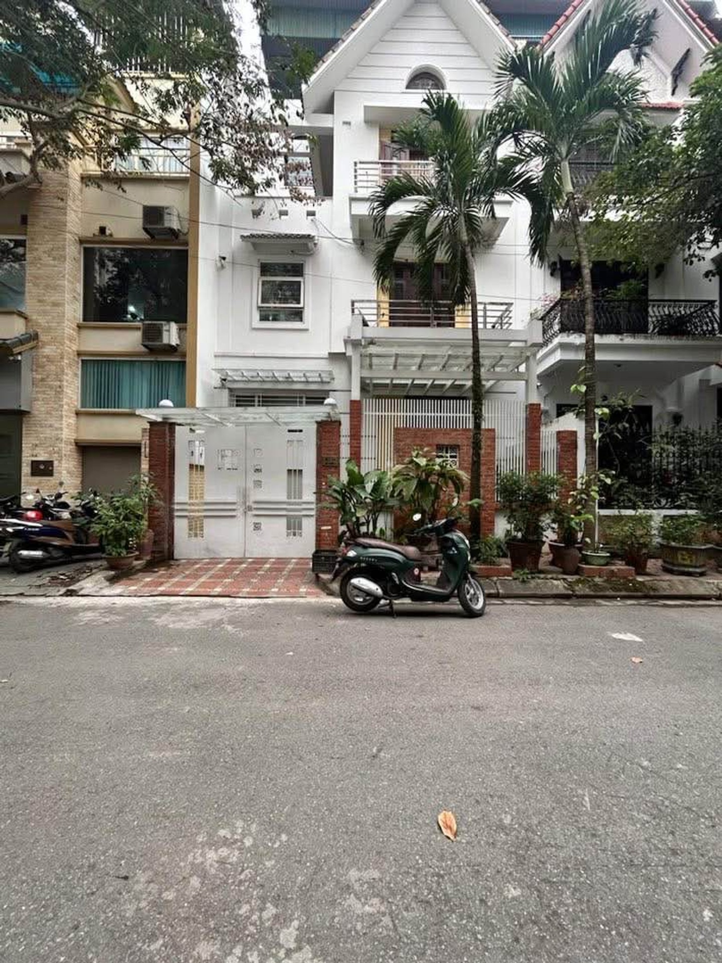 Biệt thự Mỹ Đình 4 tầng, gara ô tô, mặt tiền rộng 8m