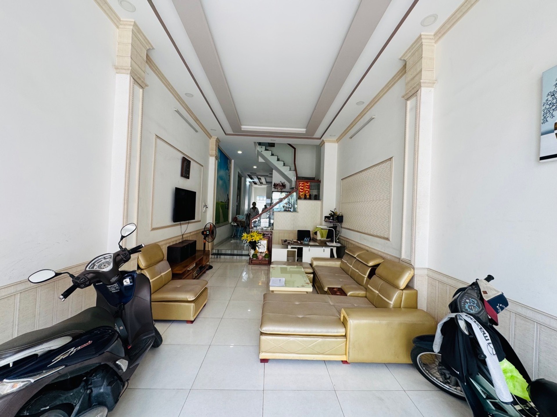 Bán nhà mặt phố 5 tầng có thang máy tại Quận 6