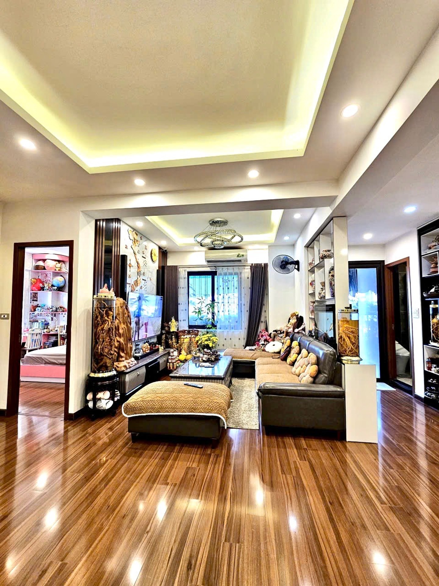 Căn hộ góc 3 ngủ trung tâm Cầu Giấy, full nội thất