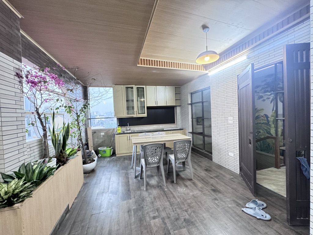 Siêng phẩm nhà 6 phòng ngủ Nguyễn Văn Cừ, ô tô đỗ cửa già 11 tỷy