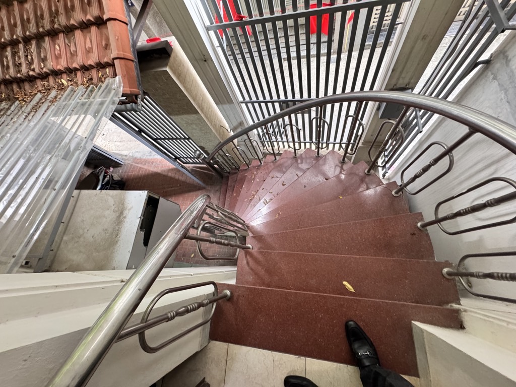Bán nhà riêng 5 tầng tại Tây Hồ, gần mặt phố Lạc Long Quân, mặt tiền rộng 7.1m