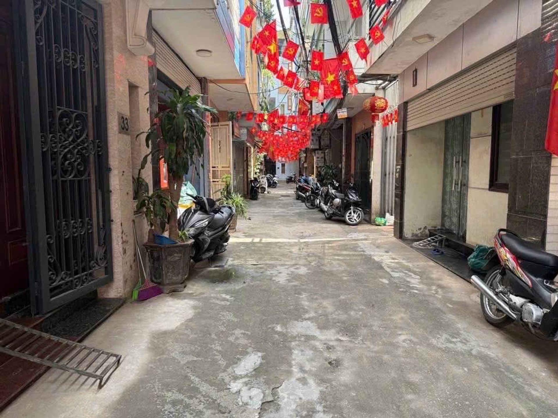Cơ hội sở hữu nhà 5 tầng đẹp lung linh cách phố Ngọc Thụy 50m, giá tốt