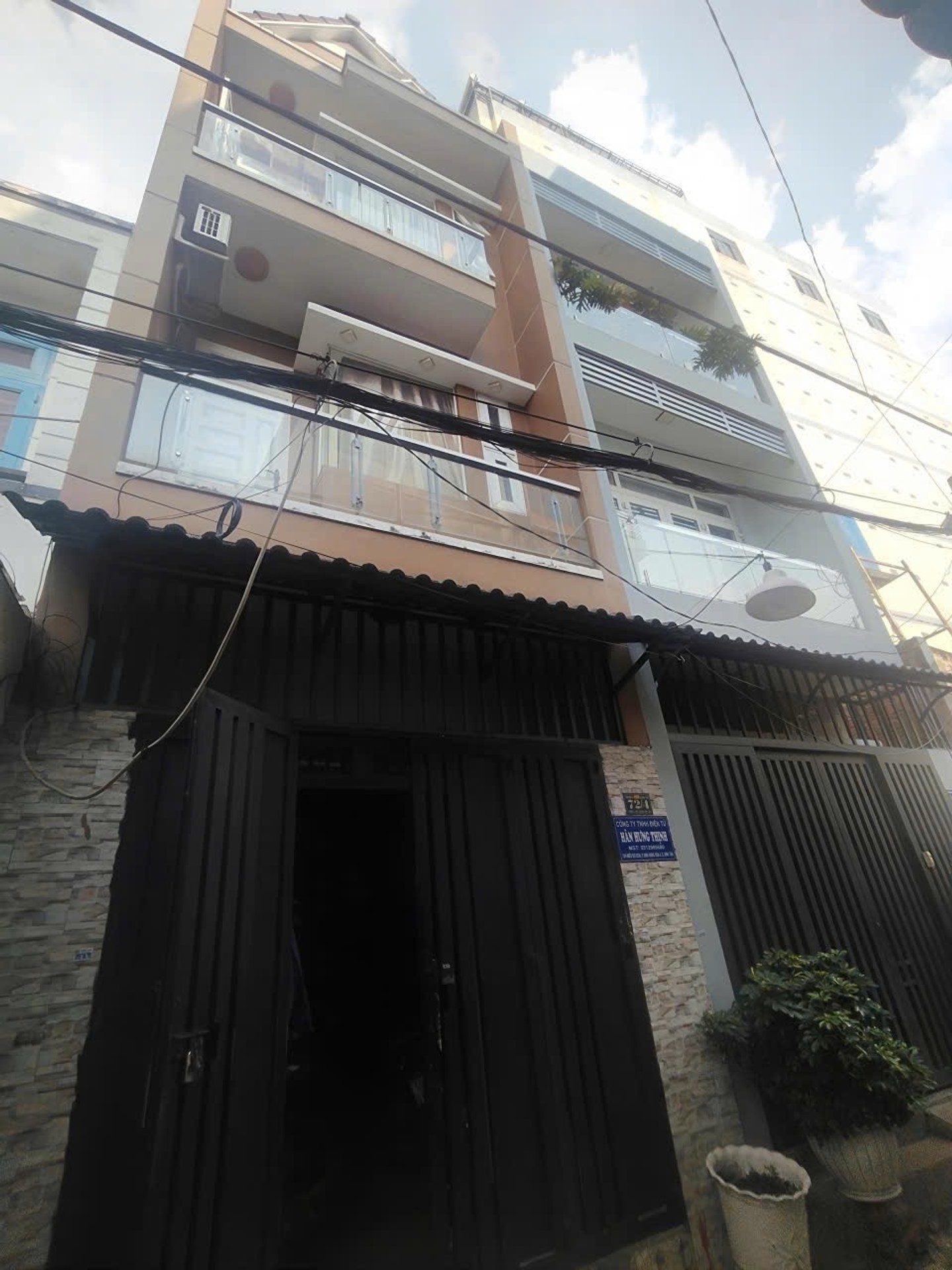 Nhà đẹp 3 tầng 4PN gần chợ Lê Văn Quới, quận Bình Tân