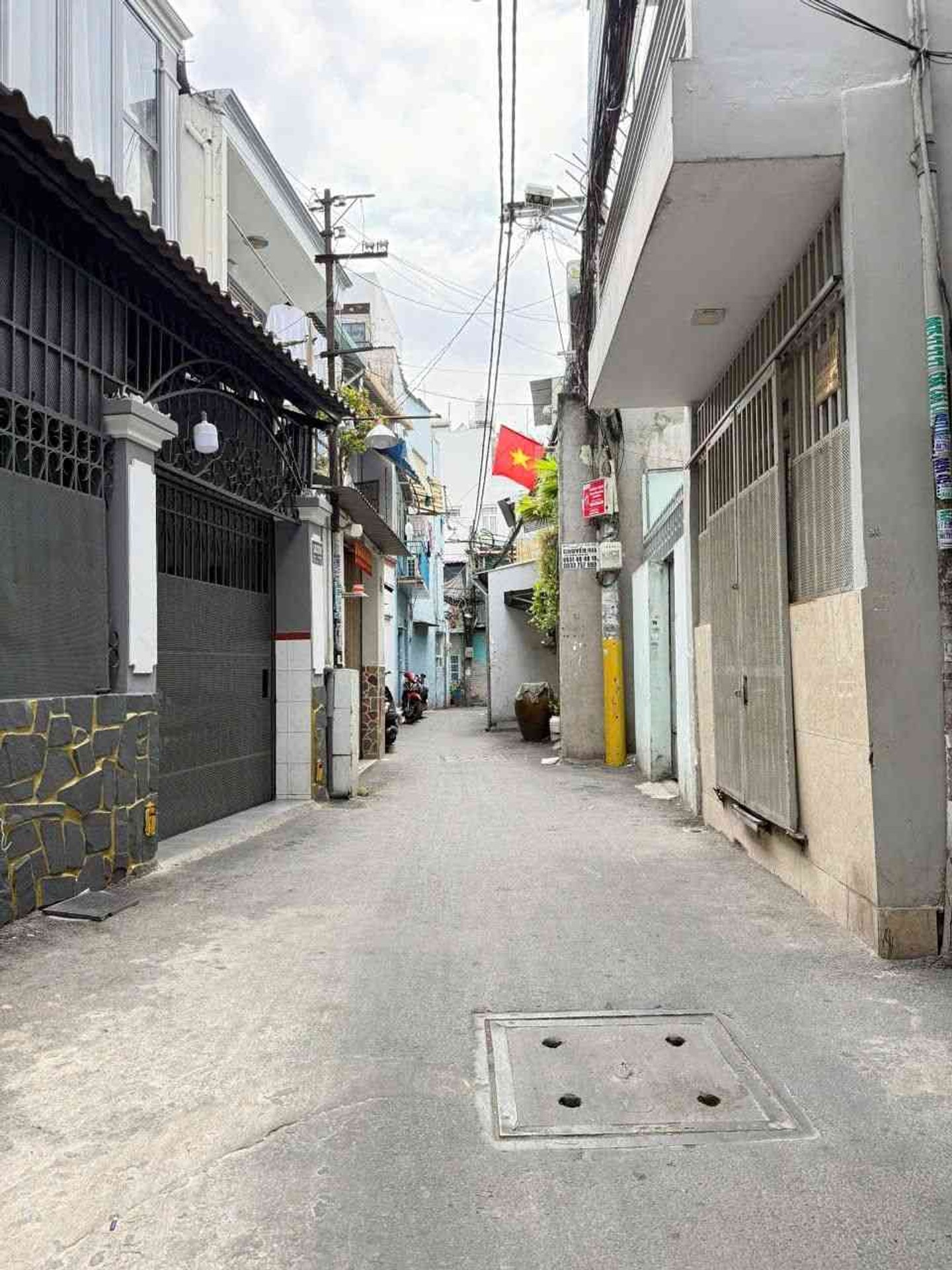 Nhà 4 tầng tiện lợi quận Tây Hồ, 2 phòng ngủ, giá 4.7 tỷ