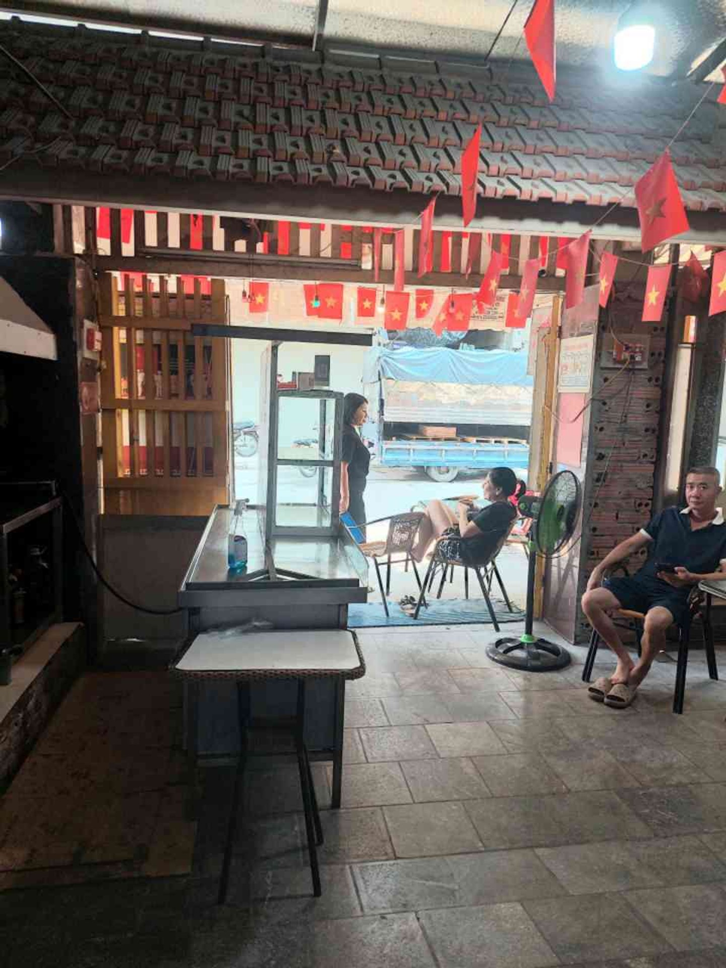 Nhà mặt phố Đội Nhân Ba Đình, diện tích lớn, mặt tiền rộng phù hợp kinh doanh sầm uất
