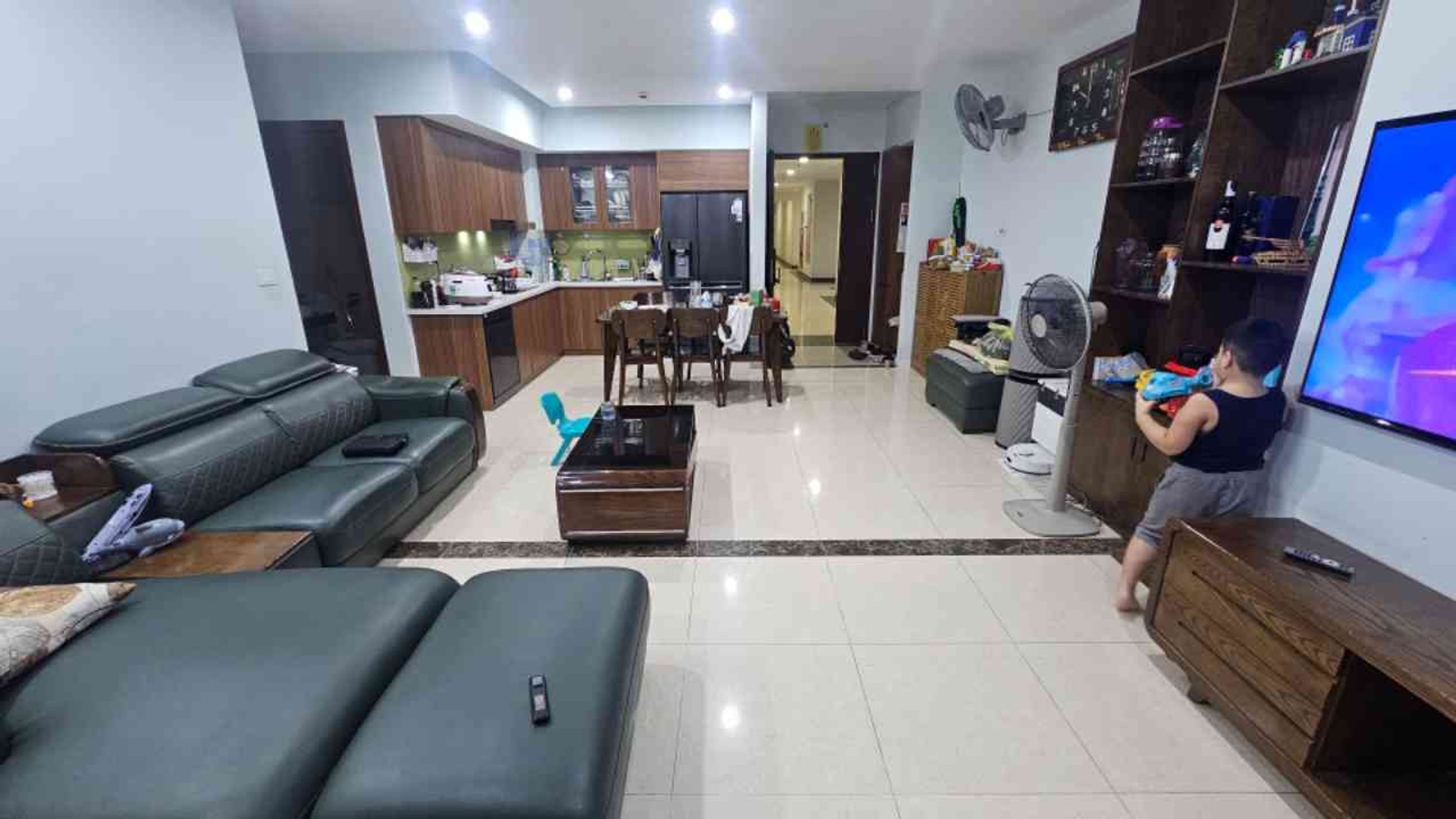 Căn hộ 3 phòng ngủ lô góc, đầy đủ tiện nghi, giá tốt