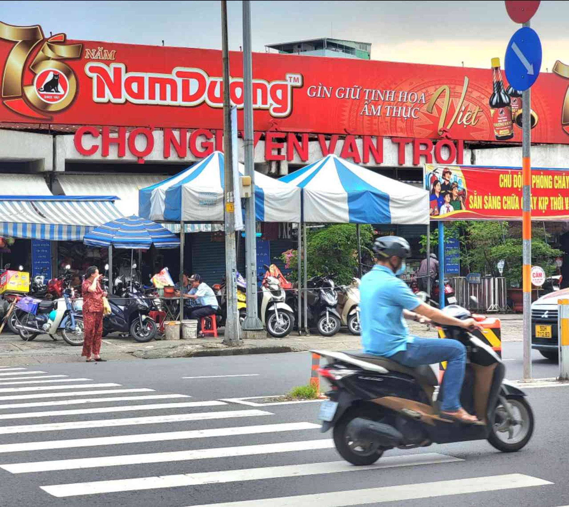 Bán chung cư mini lầu 1 mặt tiền Lê Văn Sỹ, Quận 3