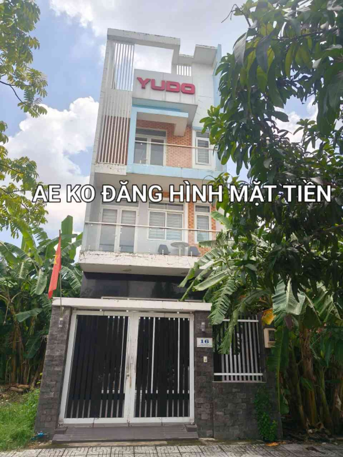 Nhà phố 4 tầng rộng rãi, tiện kinh doanh Quận 9