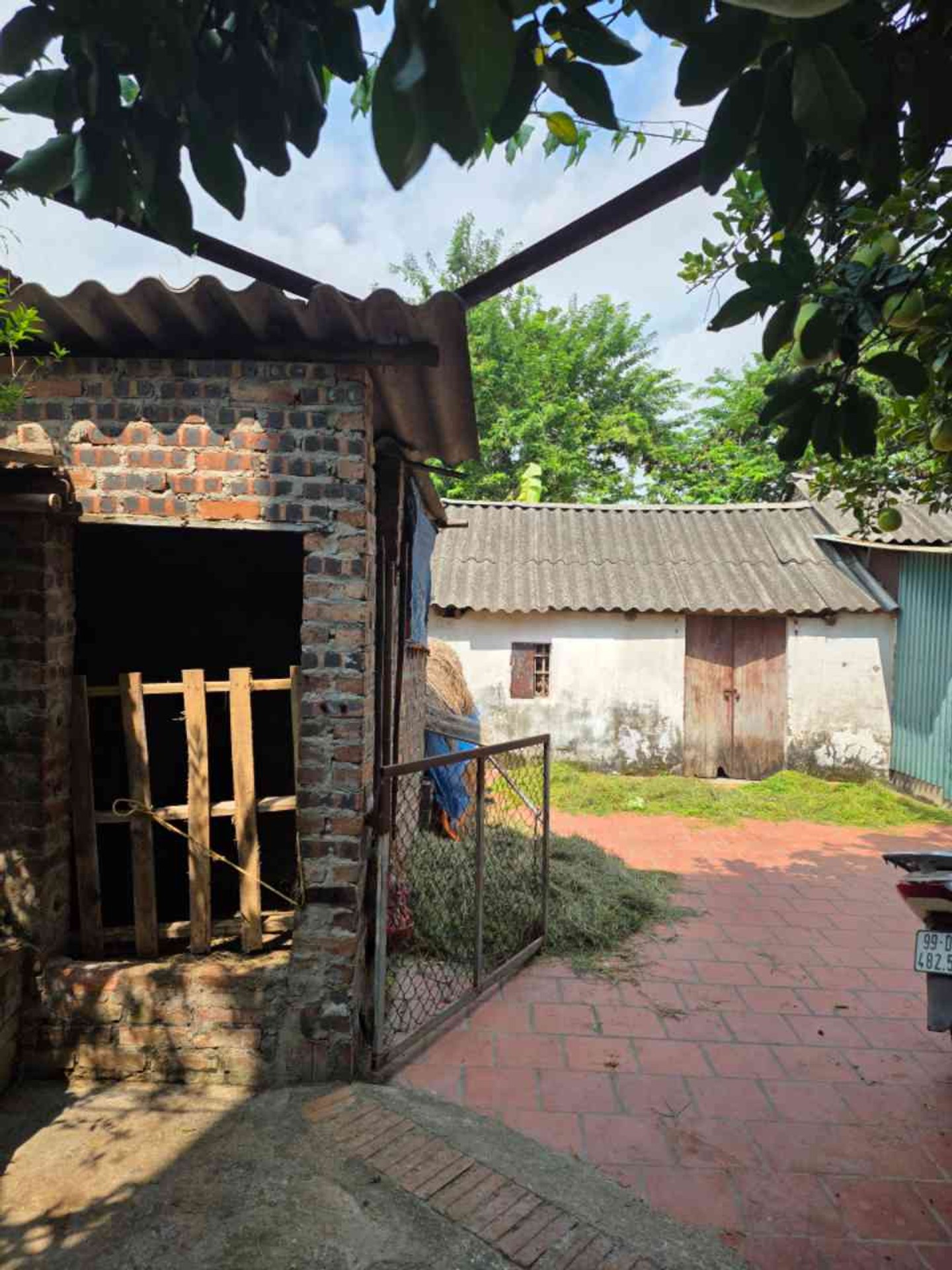 Cần bán 160m đất mặt tiền 8m dài 20m giá chào 2.1 tỷ chia được 2 lô, xây nhà đẹp