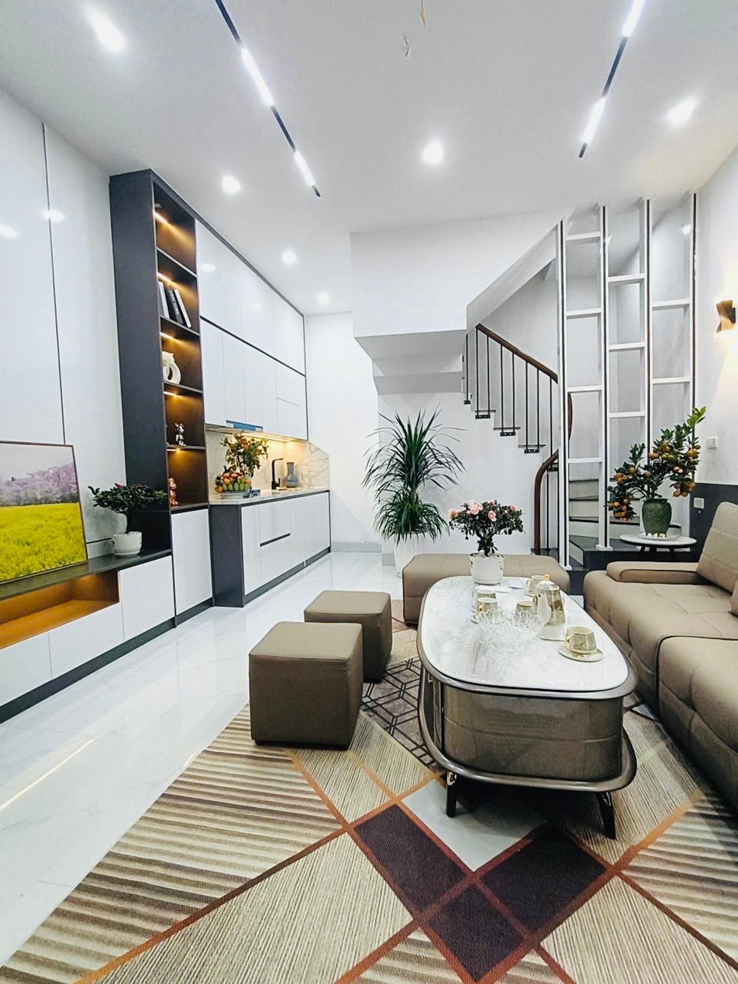 Nhà riêng 5 tầng diện tích 27m² khu phân lô VIP tại quận Hoàng Mai giá hợp lý
