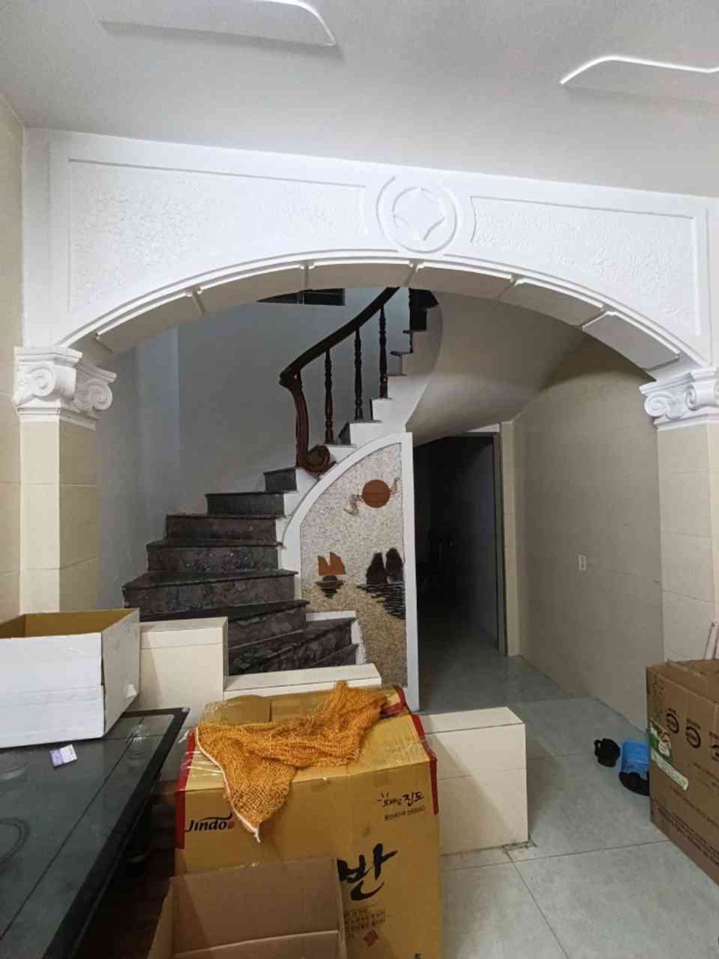 Nhà độc lập 4 tầng thiết kế đỉnh tại vị trí ngõ rộng thoáng