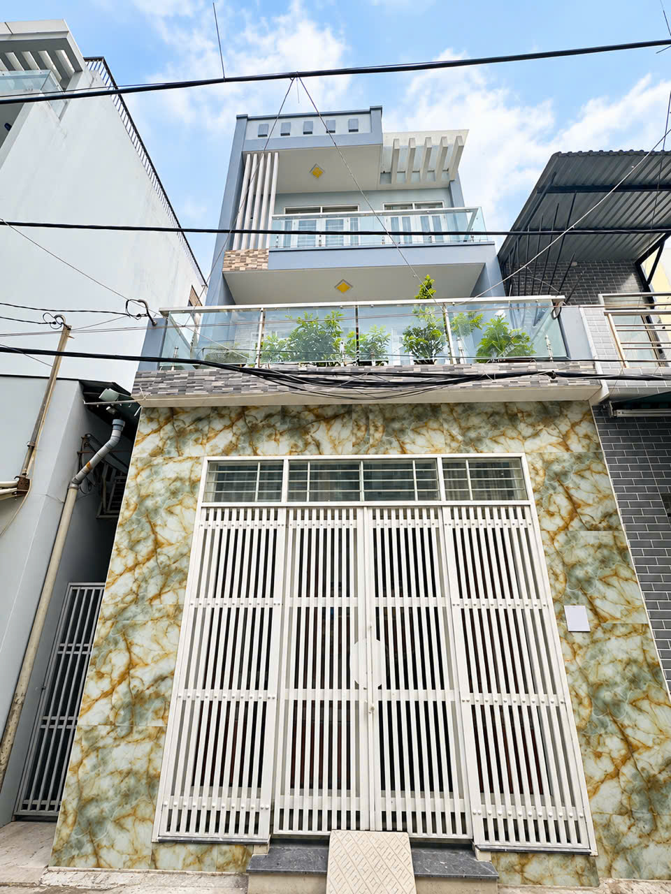 BÁN NHÀ 3 TẦNG - HXH ĐỖ CỬA QUẬN BÌNH TÂN - GIÁ NHỈNH 5 TỶ