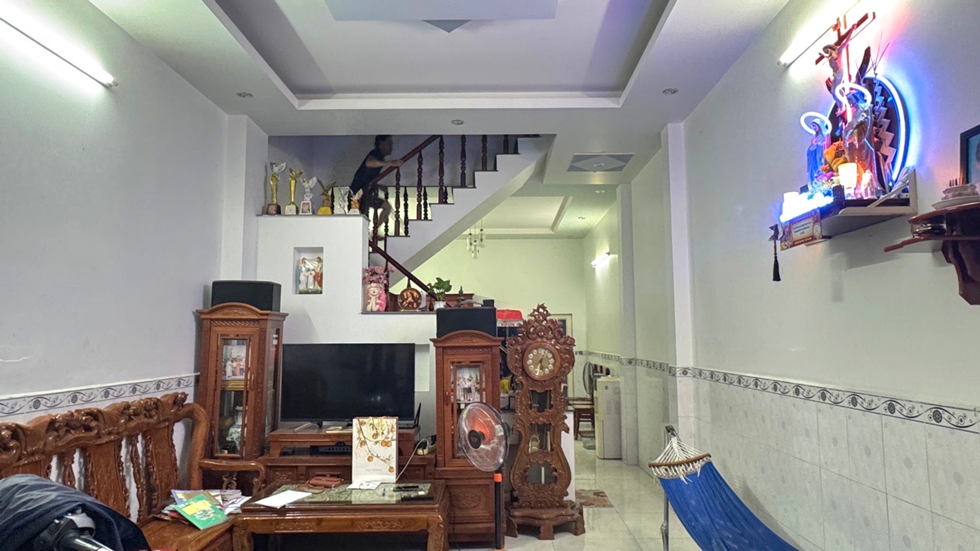 BÁ.N NHÀ ĐẸP SÁT TÂ.N KỲ TÂN QUÝ - HẺM XE HƠI - ( 4X13.5M ) - Ở NGAY - NHỈNH 4$