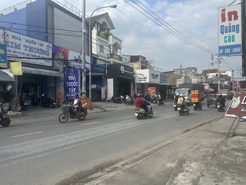Nhà mặt tiền Nguyễn Ảnh Thủ, kề Tô Ký, ngang 5m, 8.x tỷ