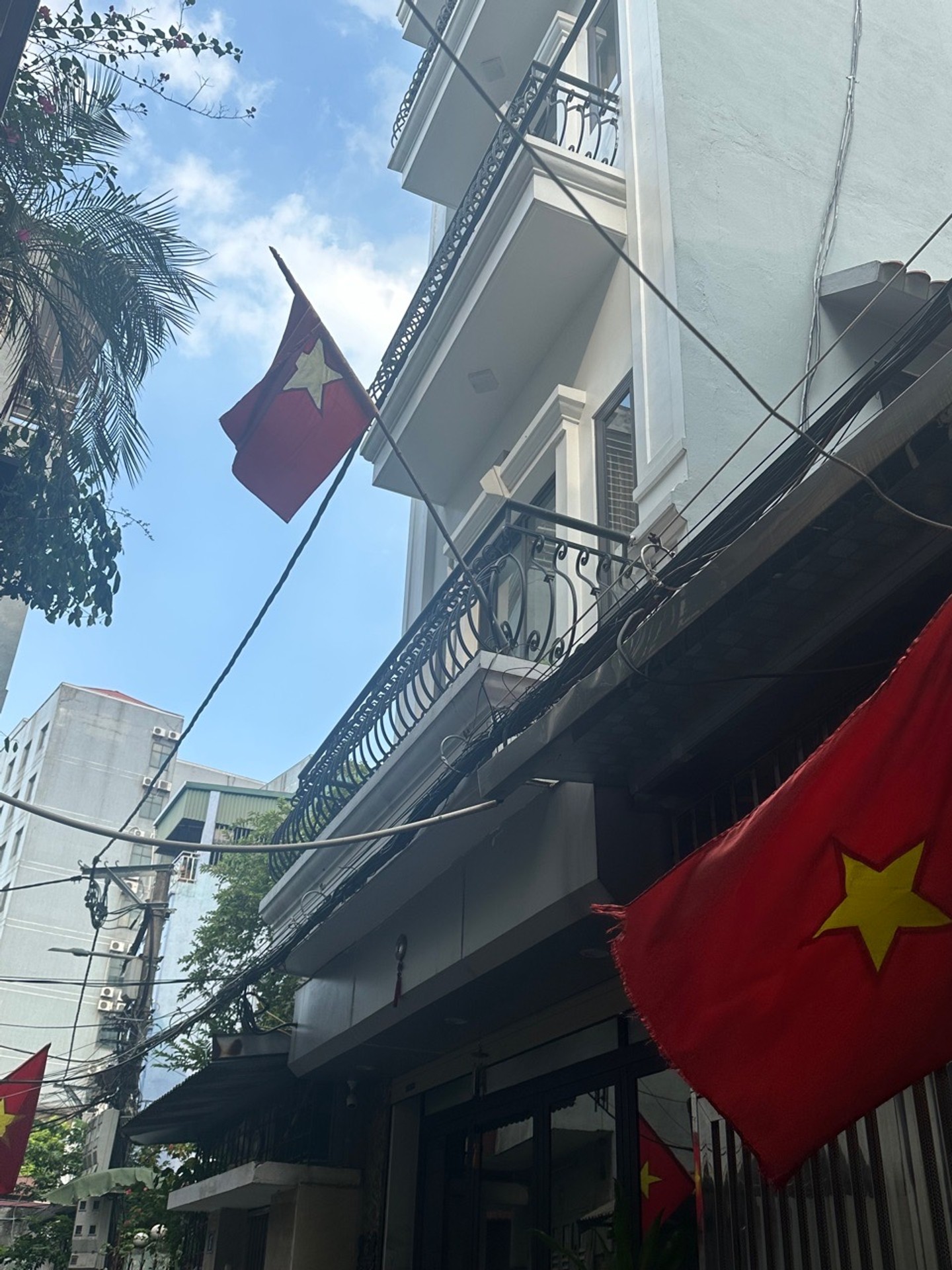 Bán nhà riêng 5 tầng tại quận Thanh Xuân, nhà thiết kế cầu thang cuối thoáng mát