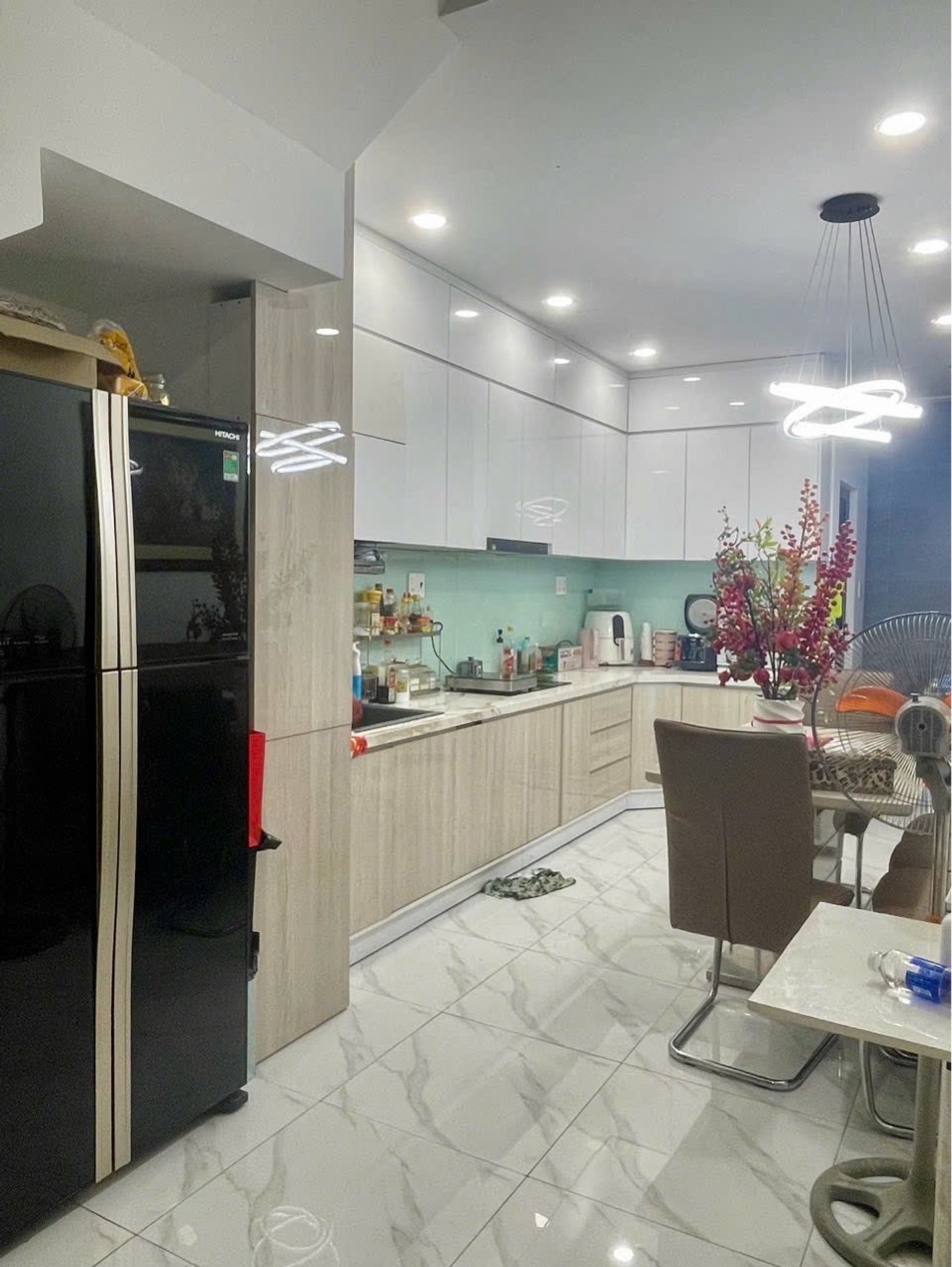 Nhà 5 tầng hiện đại khu trung tâm Quận 10