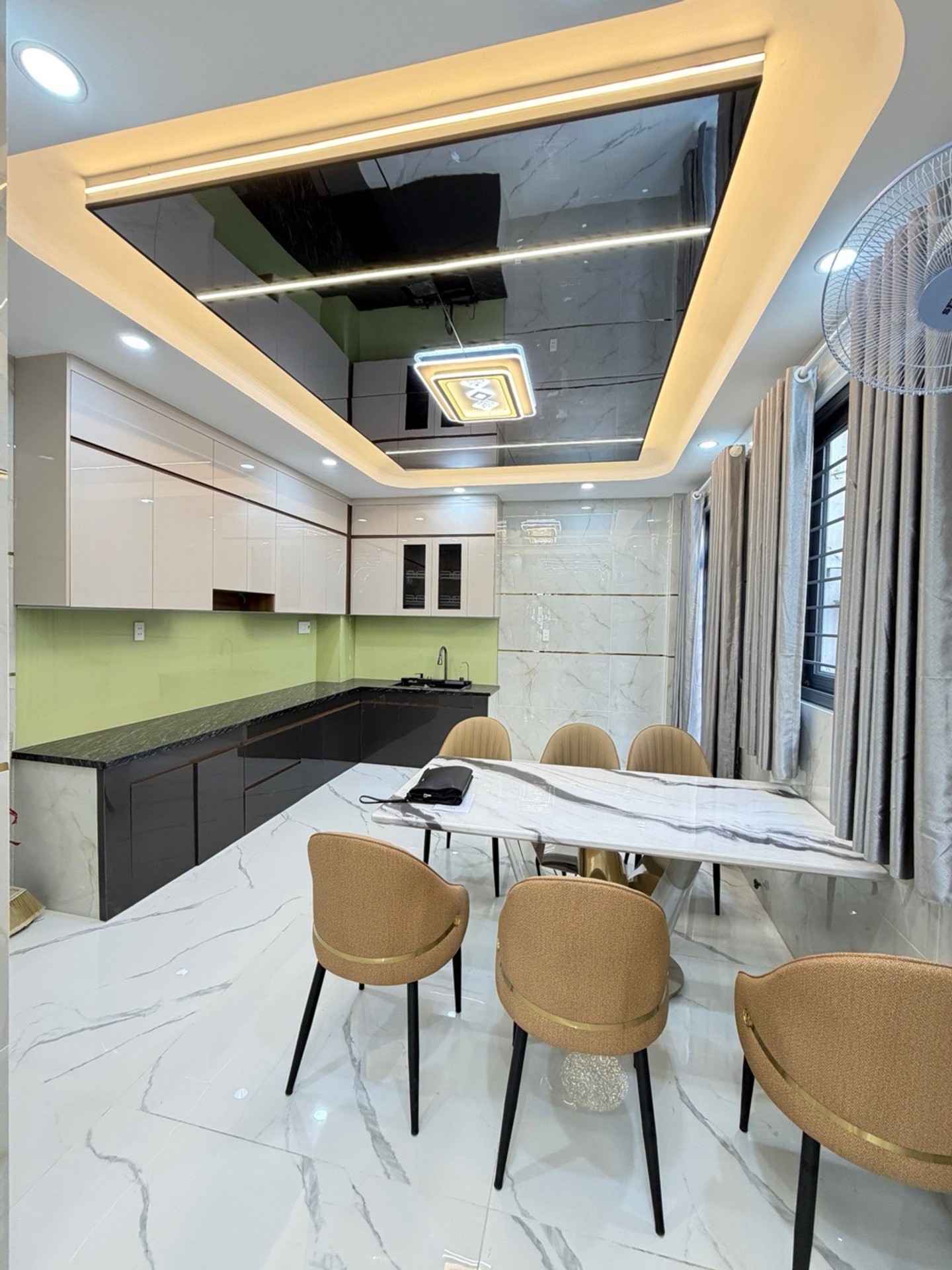 Nhà lô góc 5 tầng diện tích 61m2 giá 8.1 tỷ tại Gò Xoài
