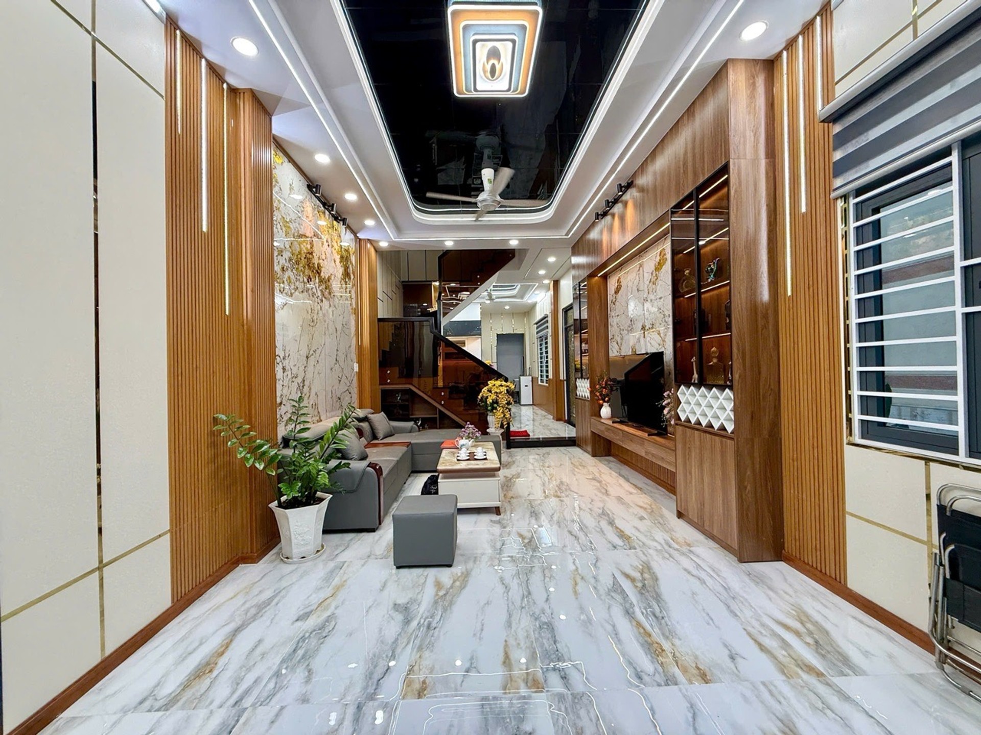 Siêu phẩm nhà 4 tầng Lô Góc khu Phú Hồng Đạt