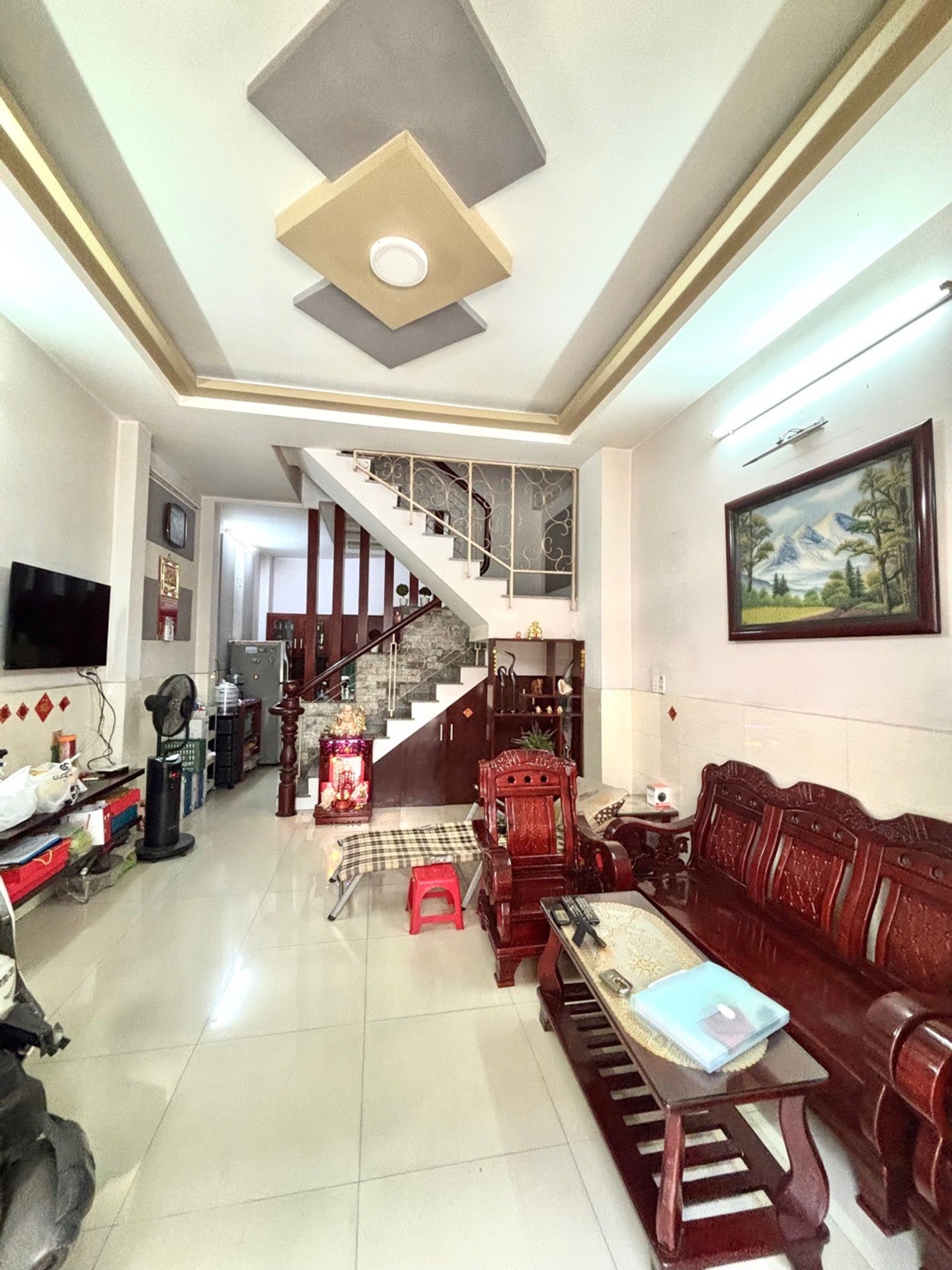 Bán nhà riêng 3 tầng, 4 phòng ngủ, gần chợ Lê Văn Quới
