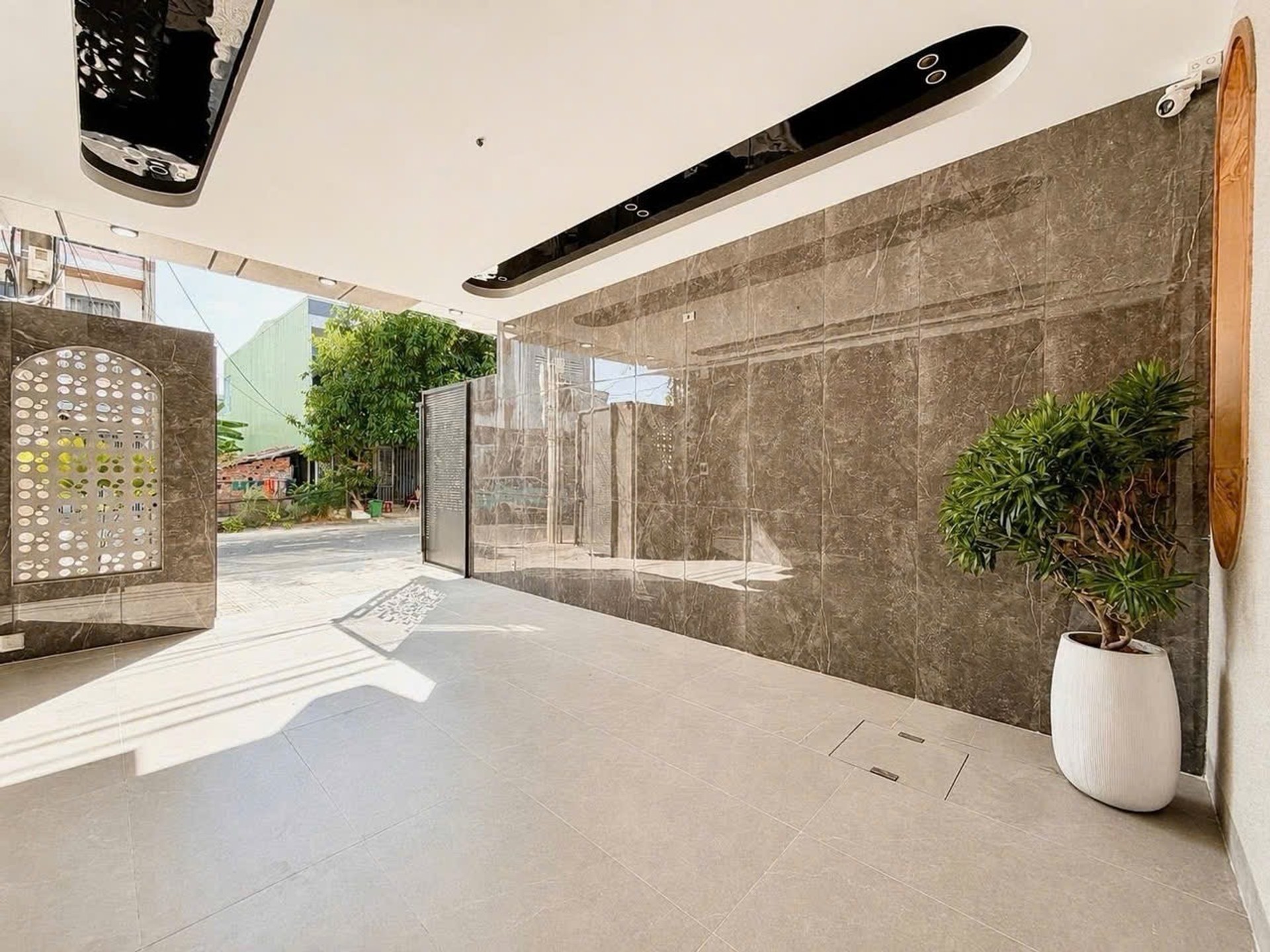 Bán nhà 3 tầng mặt phố tại Hòa Khánh, diện tích 85,5m², giá 9,9 tỷ
