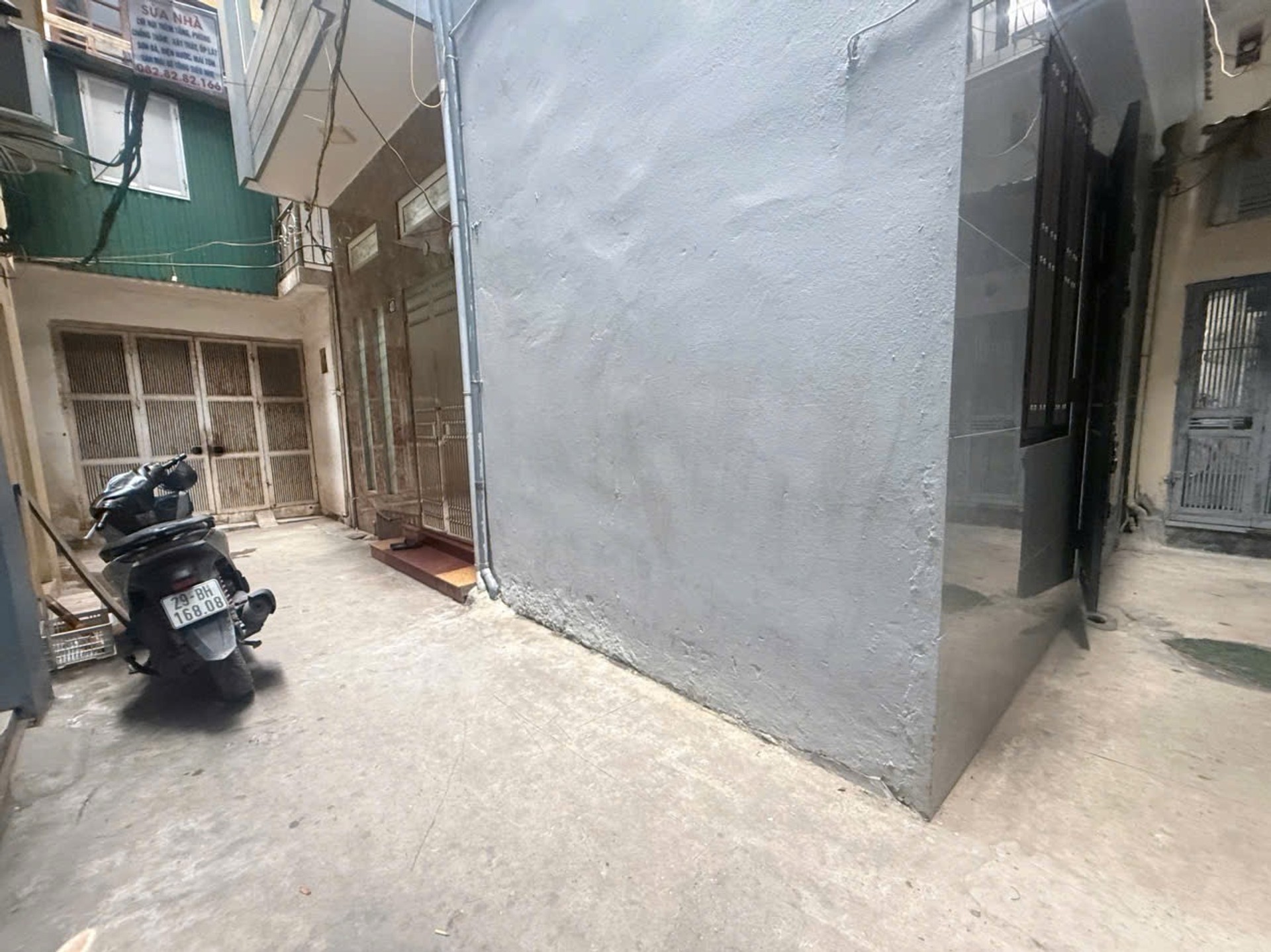 Bán gấp nhà Bạch Mai, 3 gác đỗ cổng, khu vực ít nhà bán