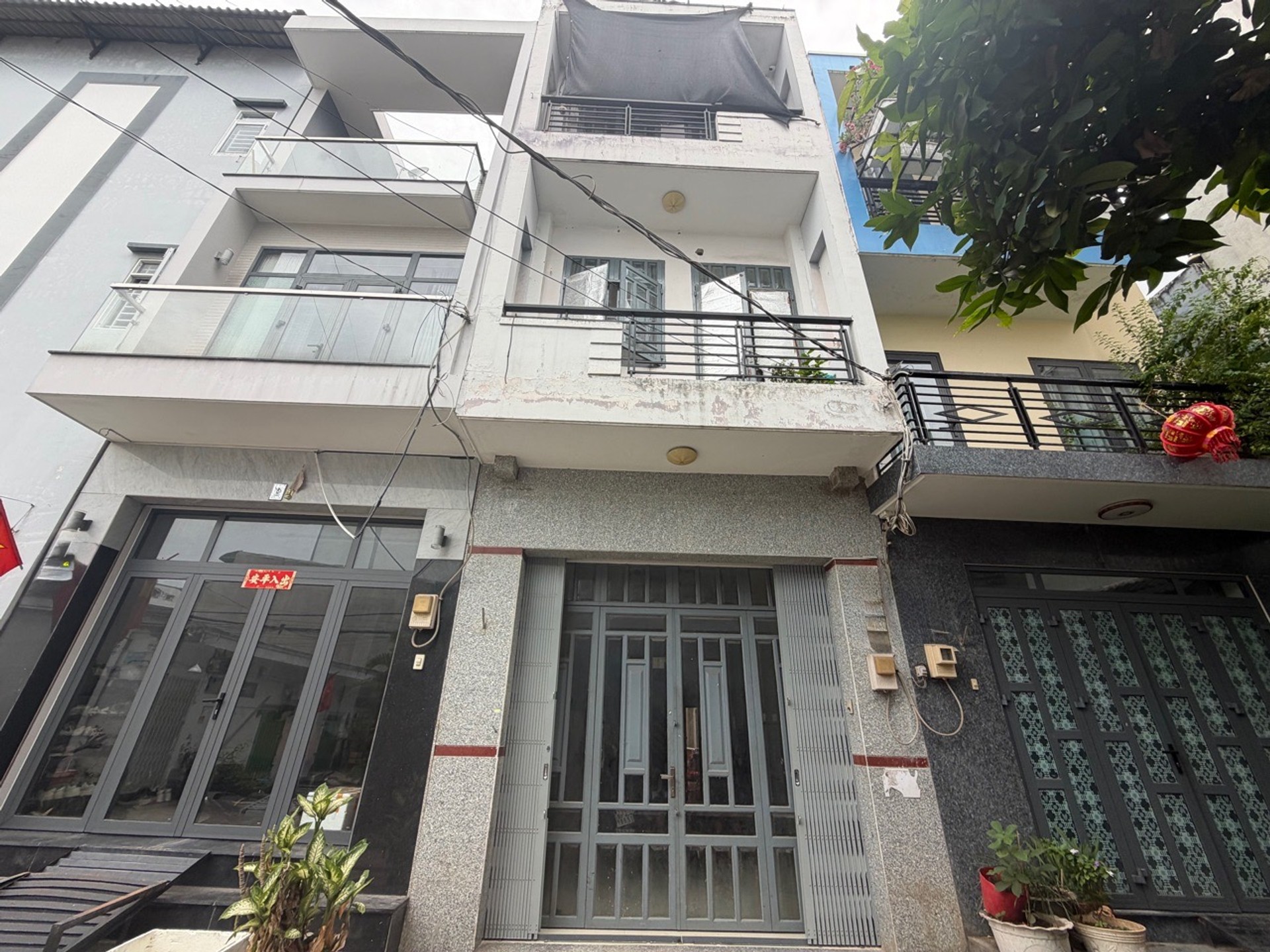 Nhà đẹp 3 tầng ngay An Lạc, có chỗ đỗ ô tô