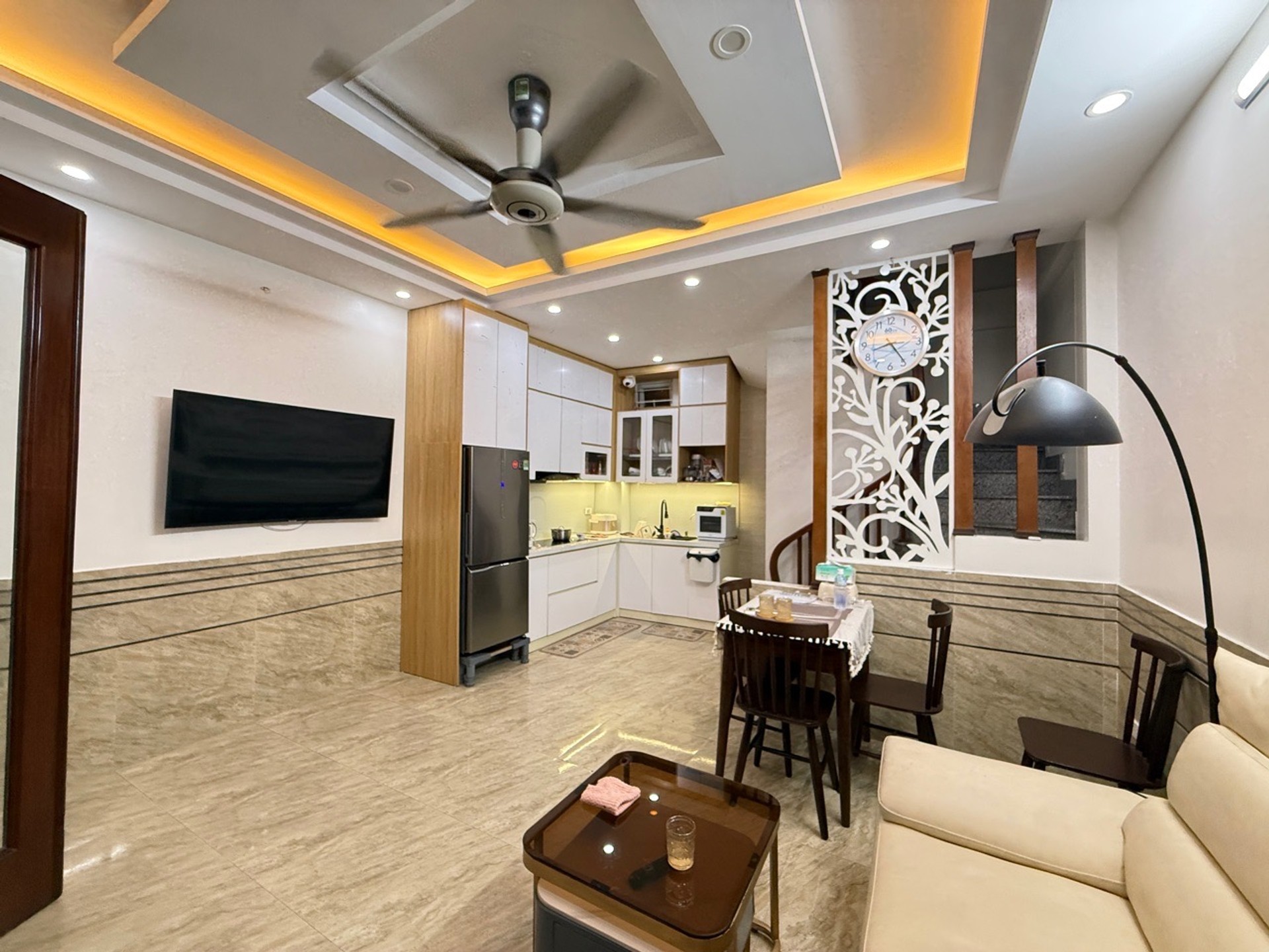 Bán nhà phố Định Công Thượng 5 Tầng 3 Phòng Ngủ. Tặng Full nội thất đẹp long lanh.