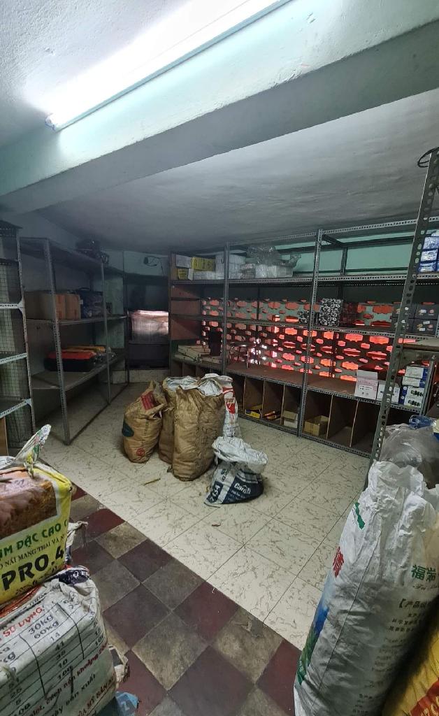 Bán nhà mặt phố Phùng Hưng 6 tầng, 6 phòng ngủ, giá 12 tỷ