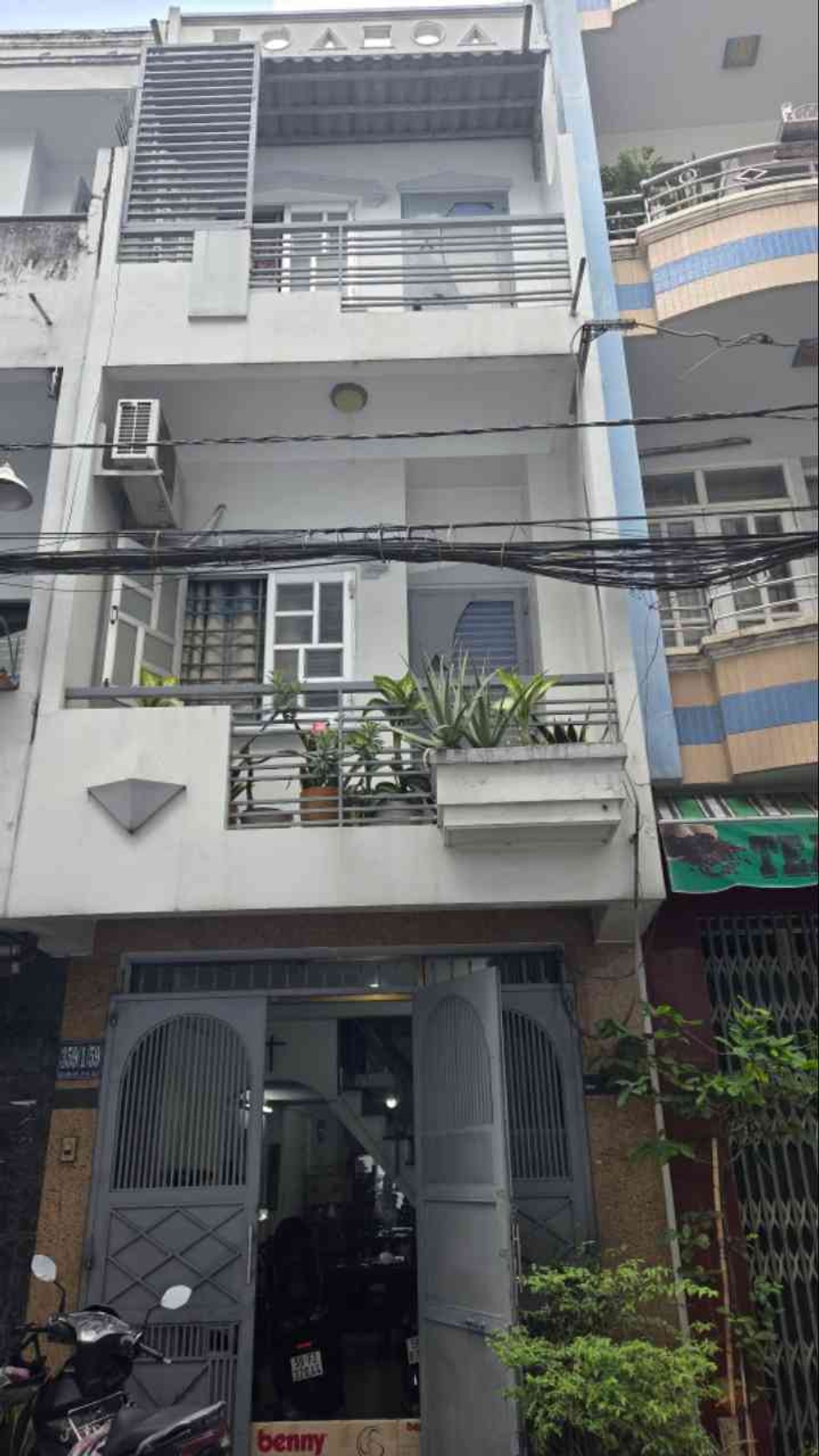 Nhà 3 tầng hẻm xe hơi gần Lê Văn Sỹ, tiện nghi đa năng
