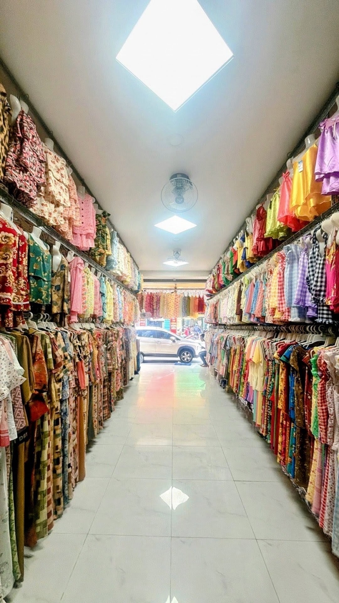 Nhà Tân Bình - Lạc Long Quân, 4 tầng ở ngay - KD đa dạng…, ngang 5m - dài 17m - hơn 19 tỷ.
