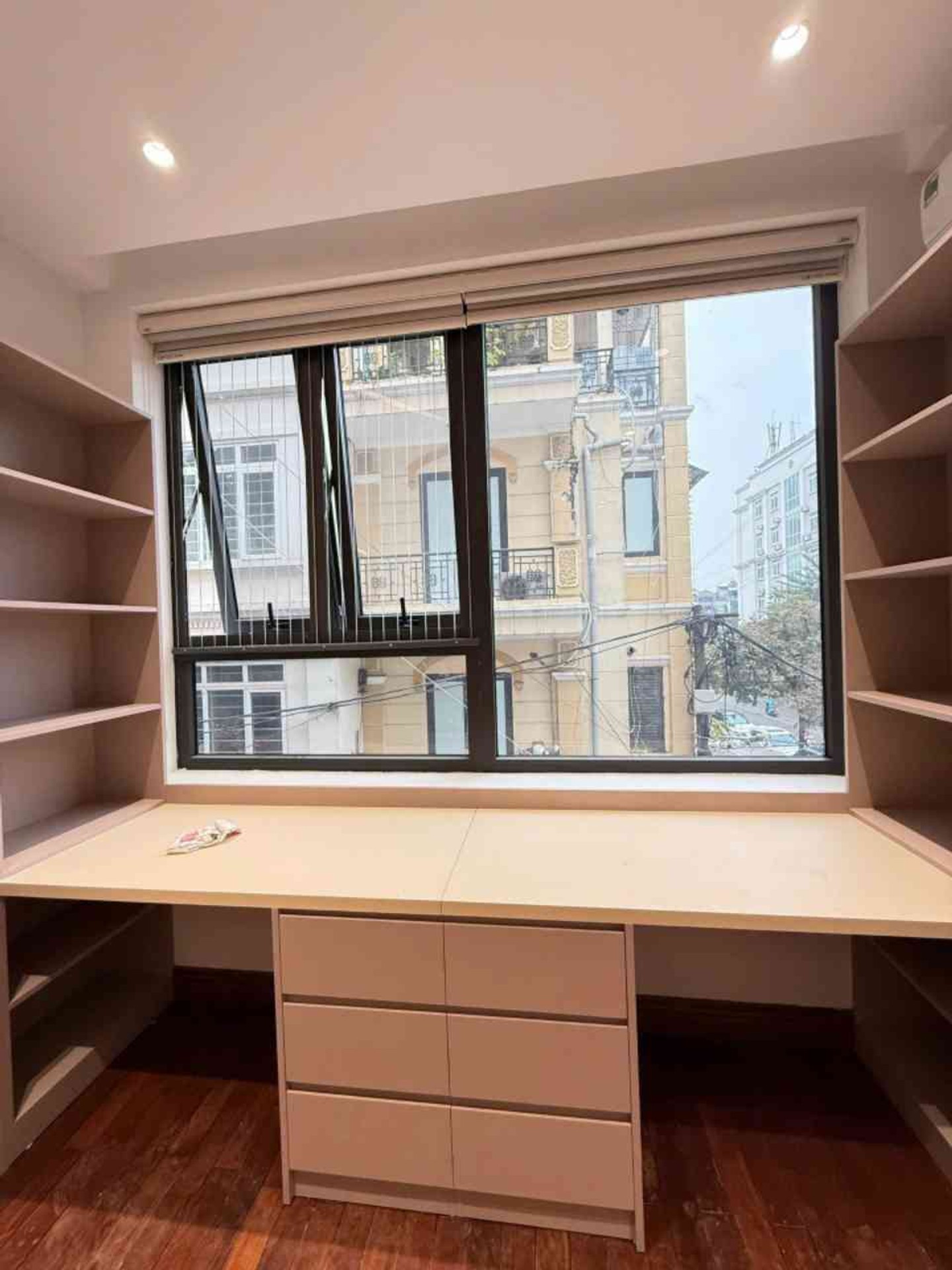 Bán nhà đẹp tại Quần Ngựa - Văn Cao 57m2, 6 tầng, trước nhà ô tô tránh có vỉa hè, 2 mặt thoáng