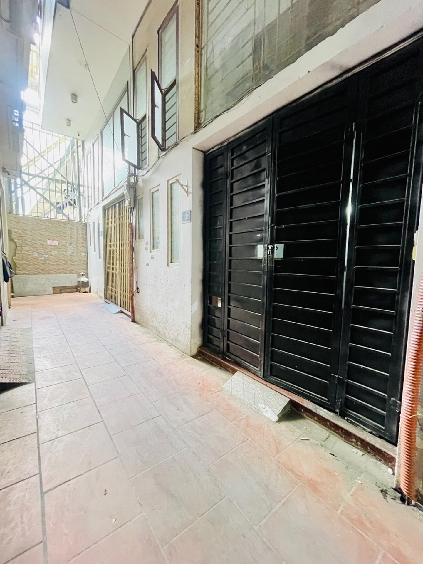 Bán nhà 5 tầng tại Dịch Vọng, Cầu Giấy, 30.1 m², phù hợp kinh doanh hoặc ở