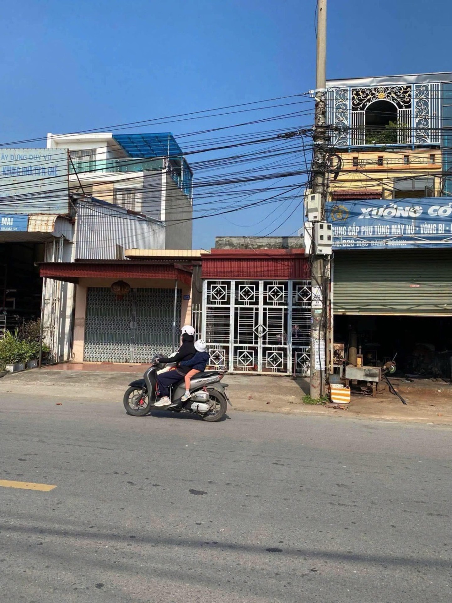 Nhà mặt phố siêu đỉnh ngay ngã 3 Đa Phúc - Dương Kinh