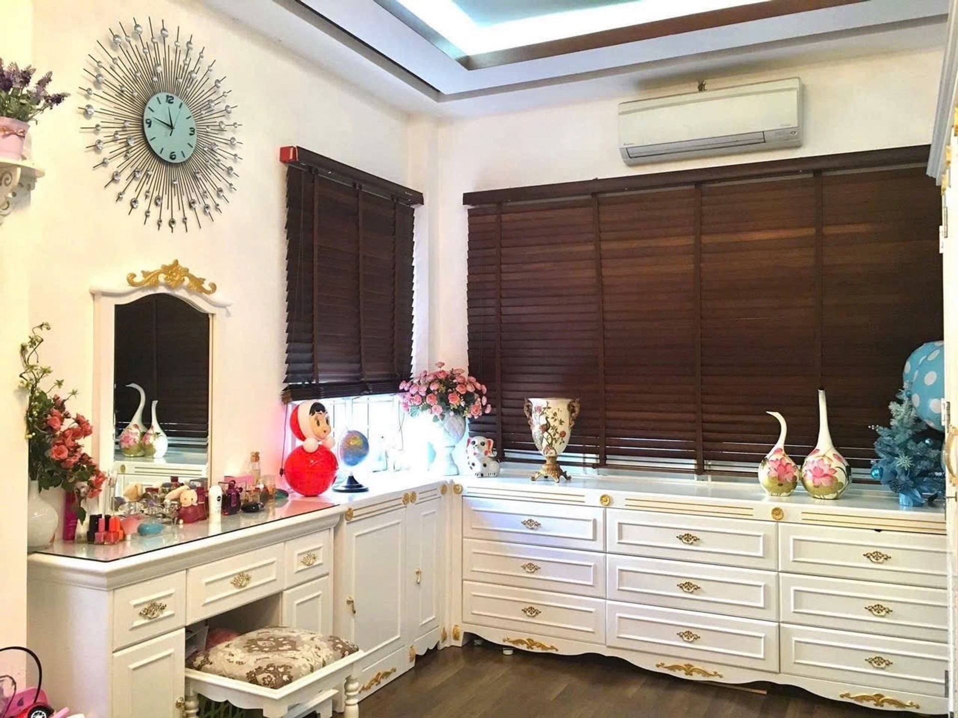 Nhà 4 Tầng Phong Cách Hiện Đại Tại Kim Mã, Sổ Đỏ Chính Chủ Giao Dịch Nhanh