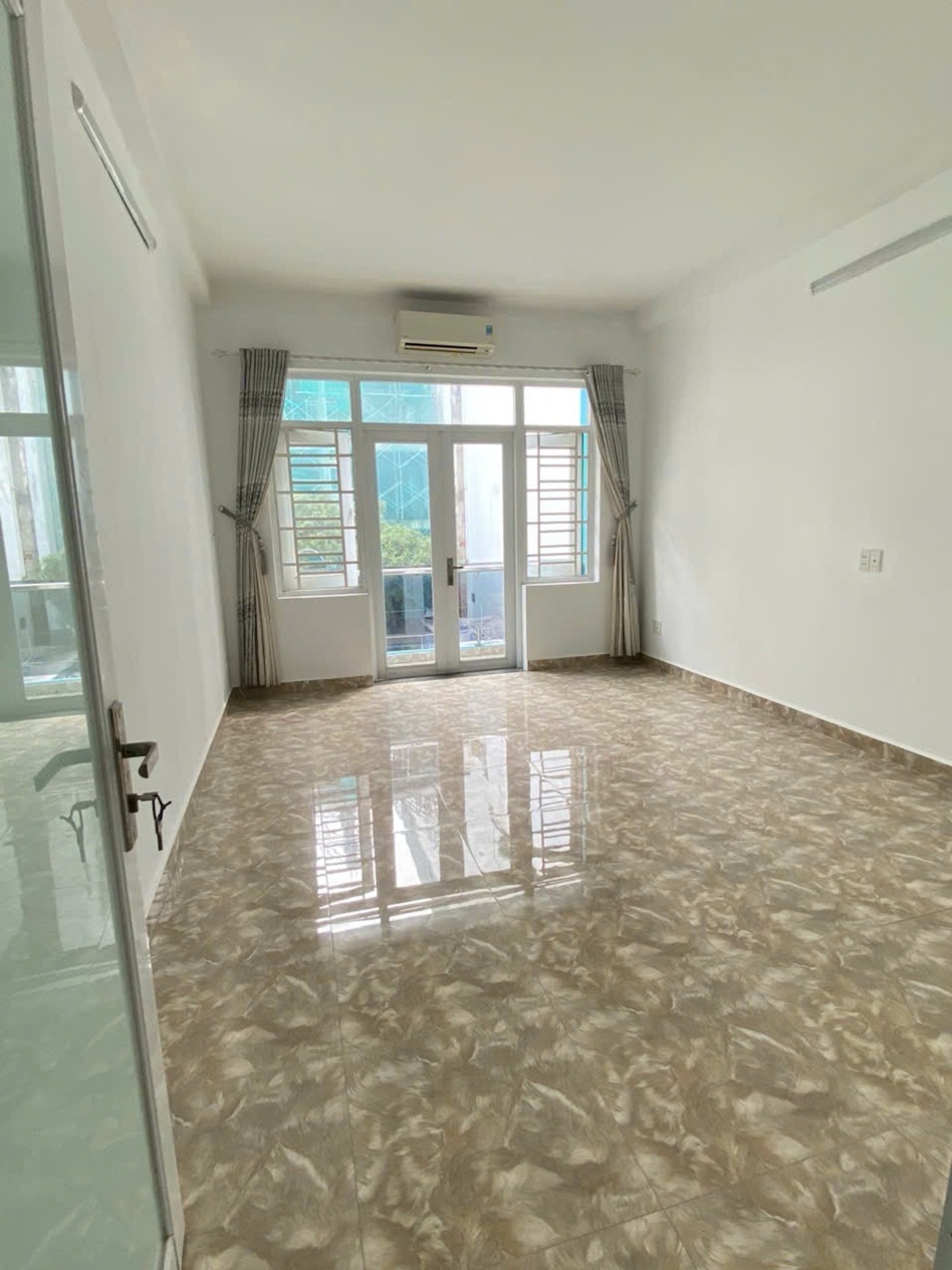 Bán nhà riêng 4 tầng hẻm Bờ Bao Tân Thắng, quận Tân Phú, đối diện AEON Mall