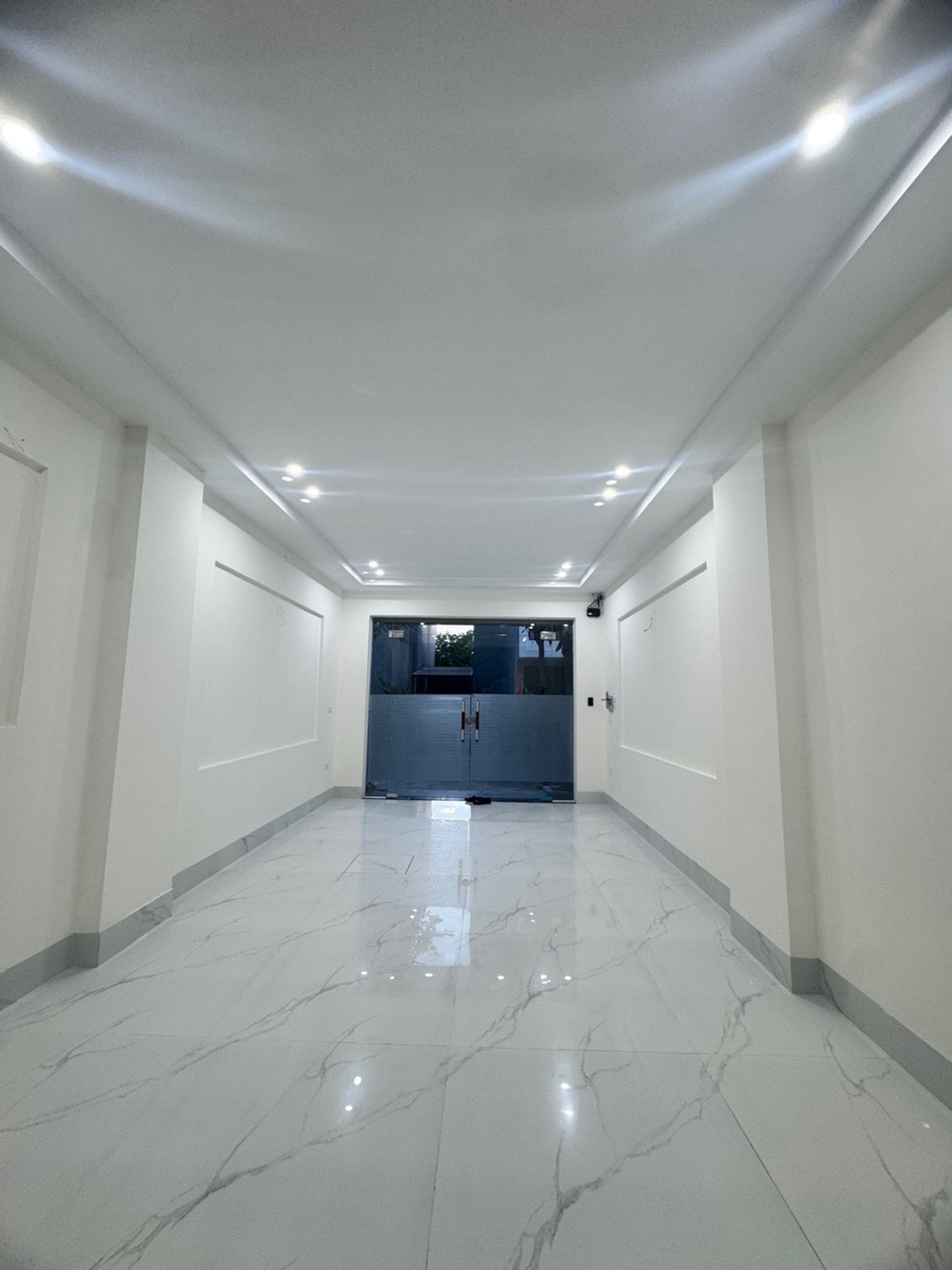 BÁN NHÀ GIANG BIÊN, VIỆT HƯNG 40M2- 4 TẦNG PHÂN LÔ, VỈA HÈ, Ô TÔ TRÁNH, Ở SƯỚNG.