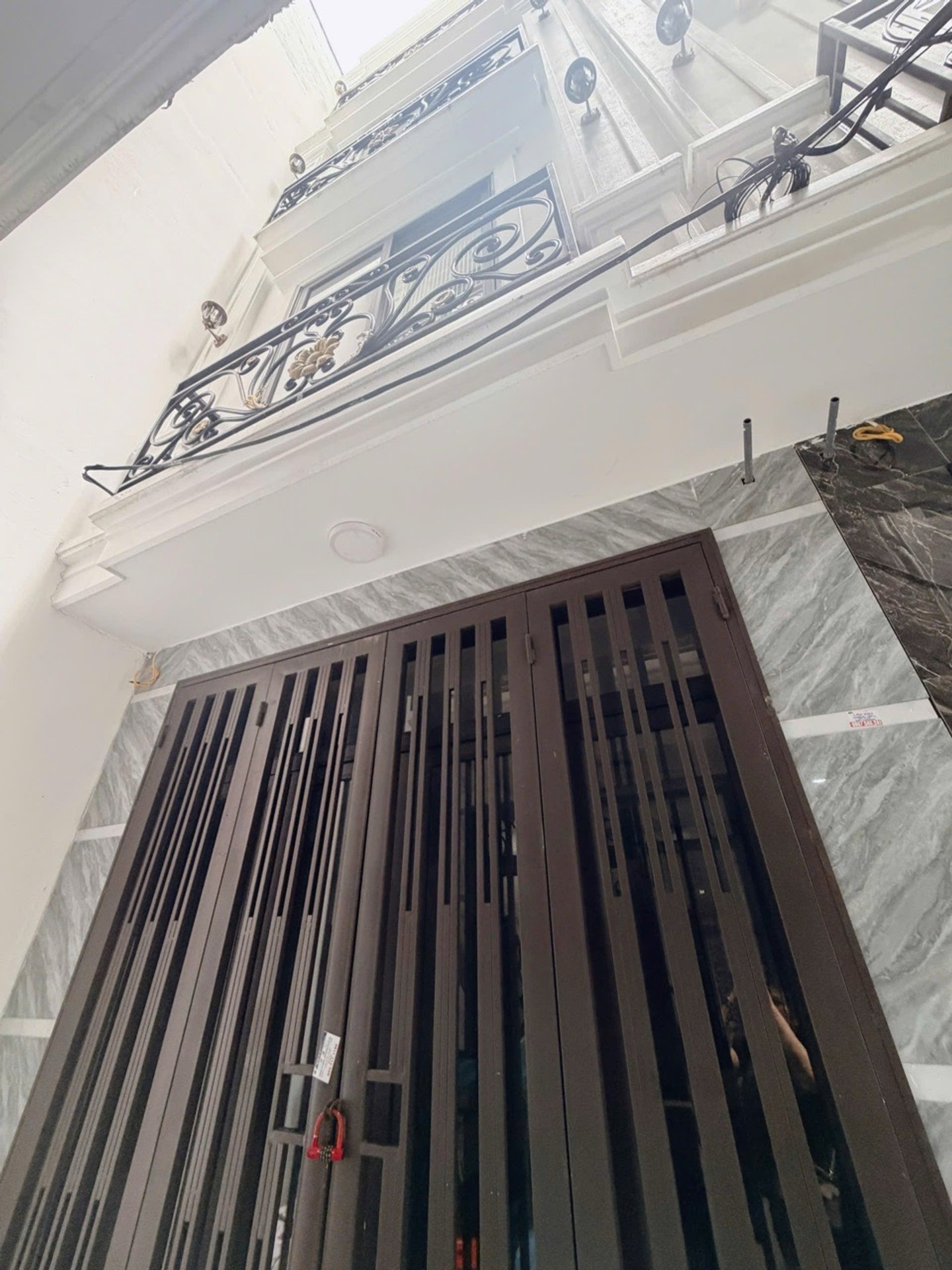 Bán nhà riêng 5 tầng tại Việt Hưng, diện tích 30m2, pháp lý sổ đỏ chính chủ