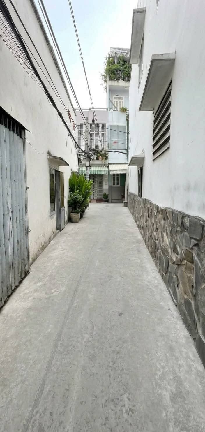 Bán nhà Bùi Minh Trực P.5 Q.8. Diện tích 36m2. Kết cấu 4 tầng 3PN 3WC.