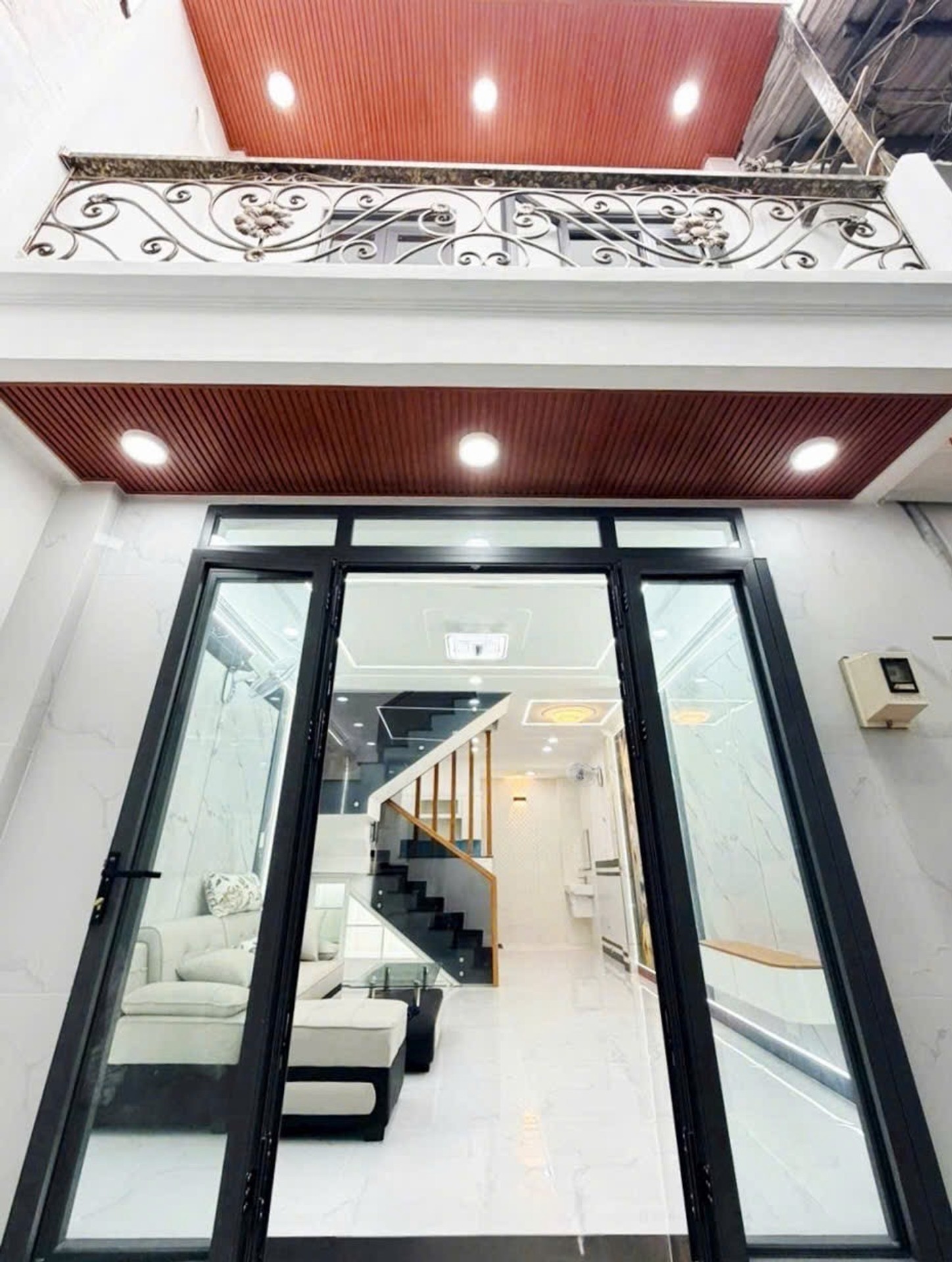 Bán nhà 2 tầng 28m2 tại Hiệp Thành, giá 3,45 tỷ